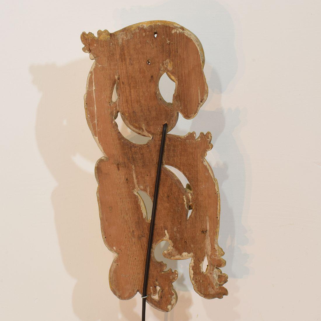 Large 18th Century Italian Hand Carved Giltwood Baroque Curl Ornament For Sale 4