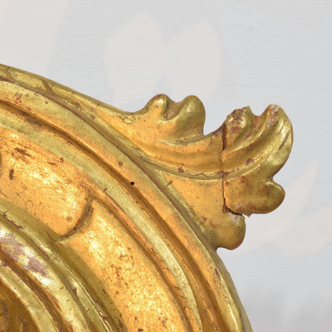 Large 18th Century Italian Hand Carved Giltwood Baroque Curl Ornament For Sale 11