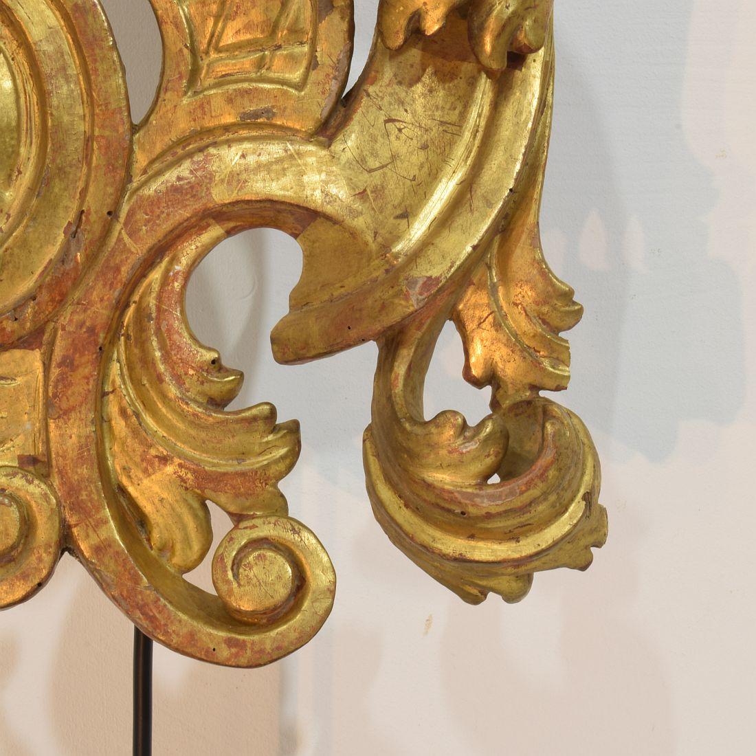 Large 18th Century Italian Hand Carved Giltwood Baroque Curl Ornament For Sale 12