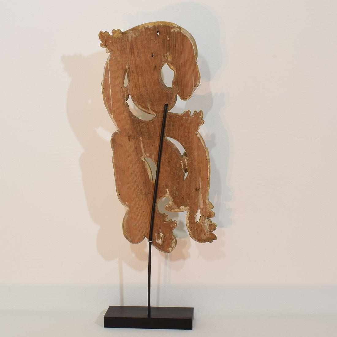 18th Century and Earlier Large 18th Century Italian Hand Carved Giltwood Baroque Curl Ornament For Sale