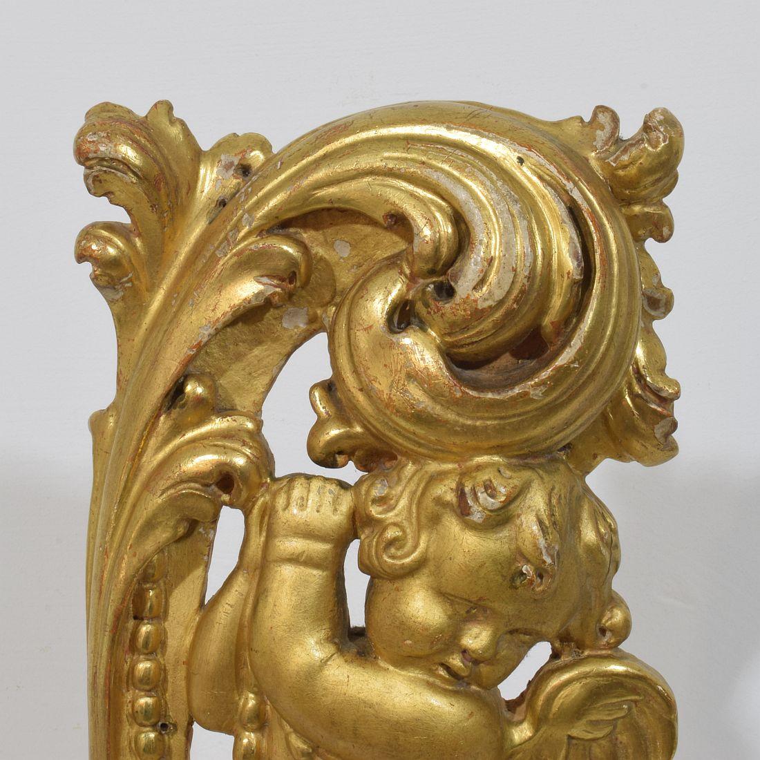Large 18th Century Italian Hand Carved Giltwood Baroque Curl Ornament With Angel For Sale 9
