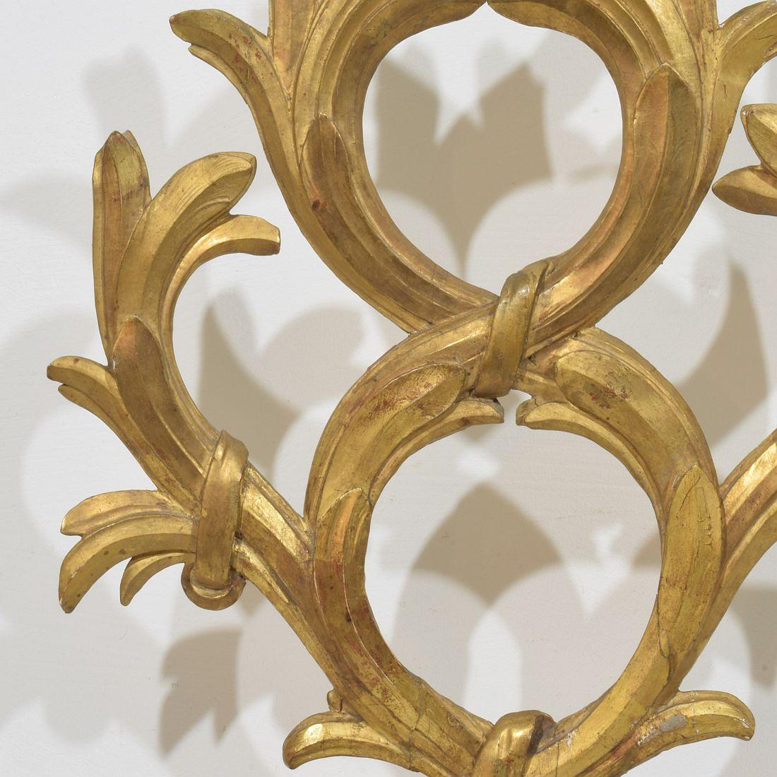 Large 18th Century Italian Neoclassical Carved Giltwood Ornament For Sale 4