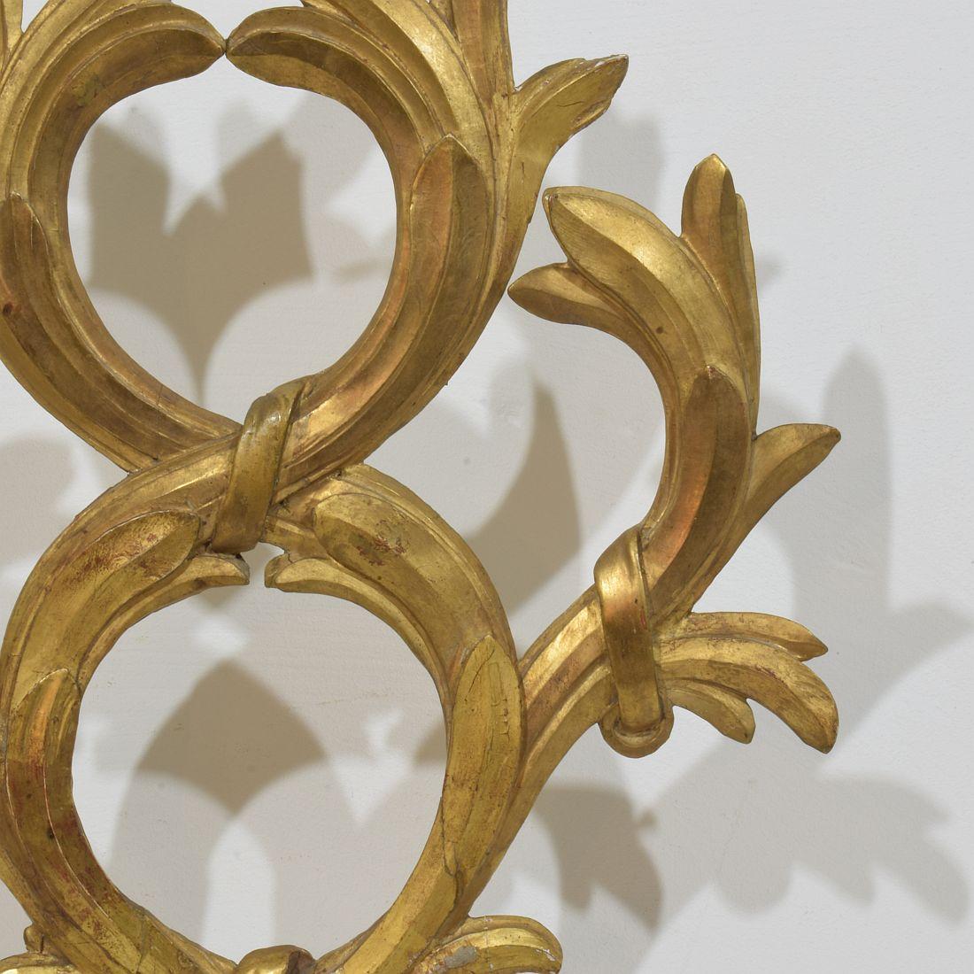 Large 18th Century Italian Neoclassical Carved Giltwood Ornament For Sale 5