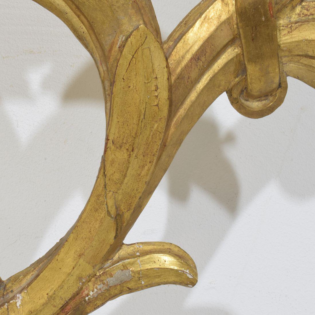 Grande ornamento in legno dorato intagliato neoclassico italiano del XVIII secolo in vendita 5