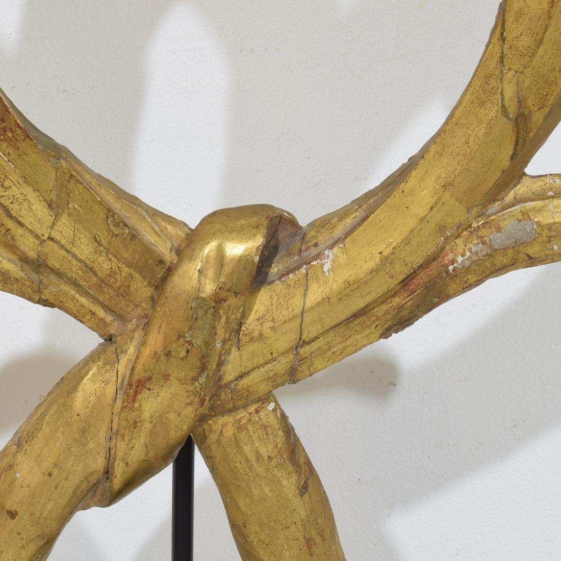 Large 18th Century Italian Neoclassical Carved Giltwood Ornament For Sale 8