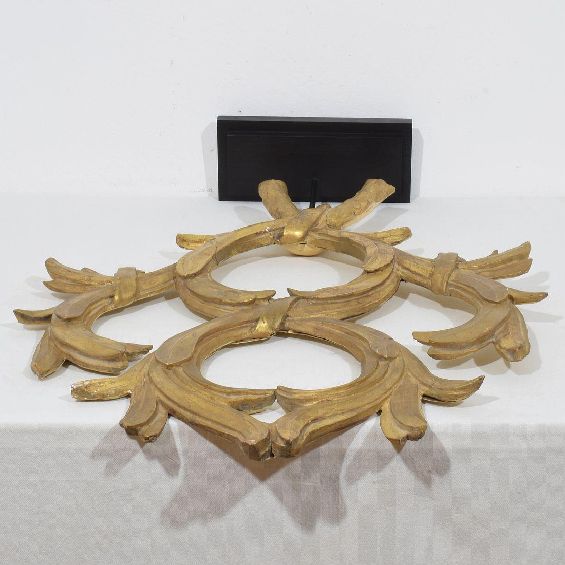 Grande ornamento in legno dorato intagliato neoclassico italiano del XVIII secolo in vendita 10