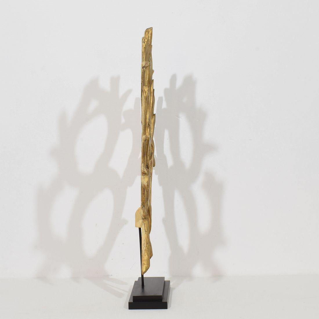 Großes italienisches neoklassizistisches Ornament aus geschnitztem Giltwood aus dem 18. (Italienisch) im Angebot