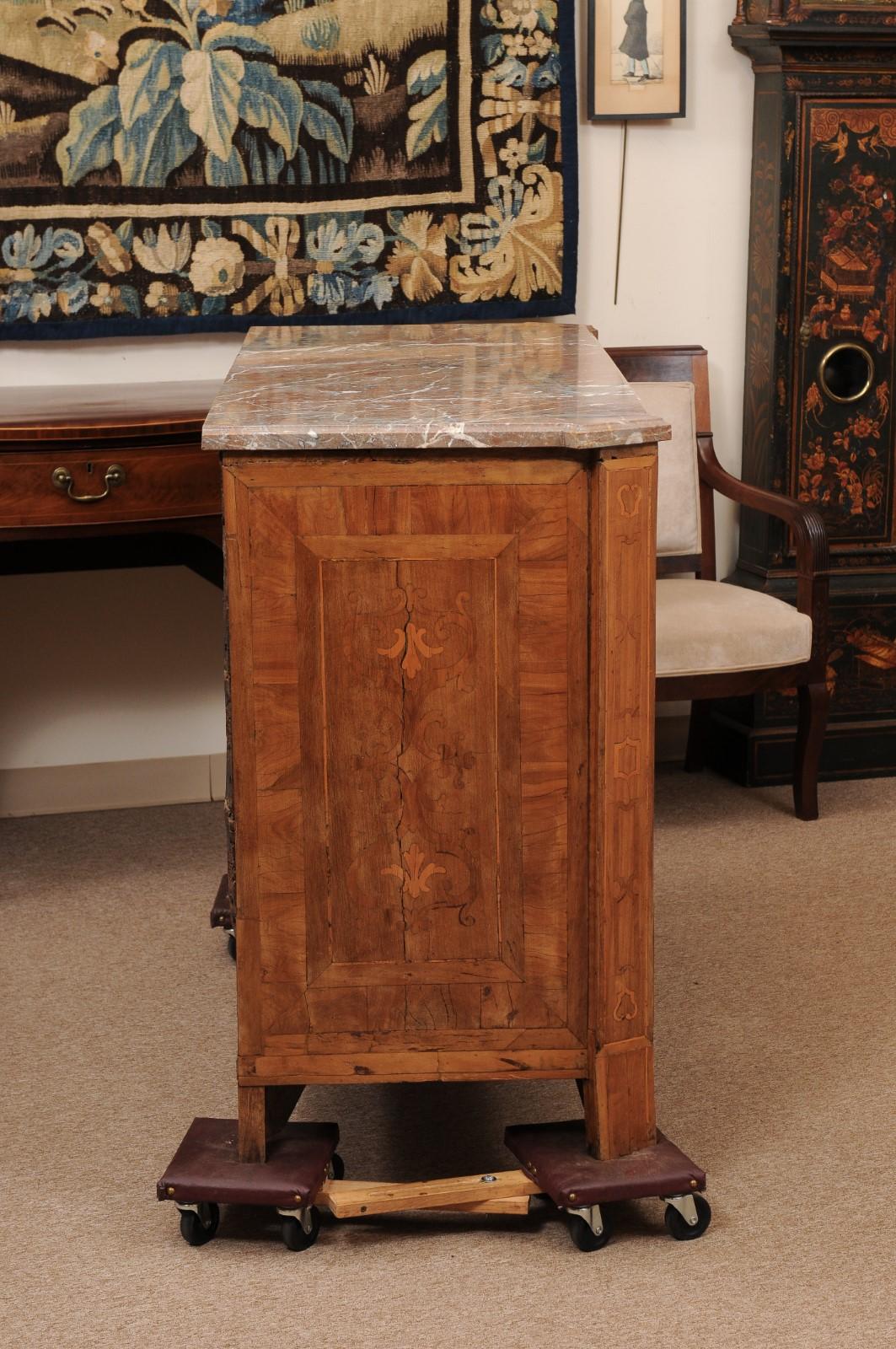 Noce Grande commode in legno di noce neoclassico italiano del XVIII secolo in vendita