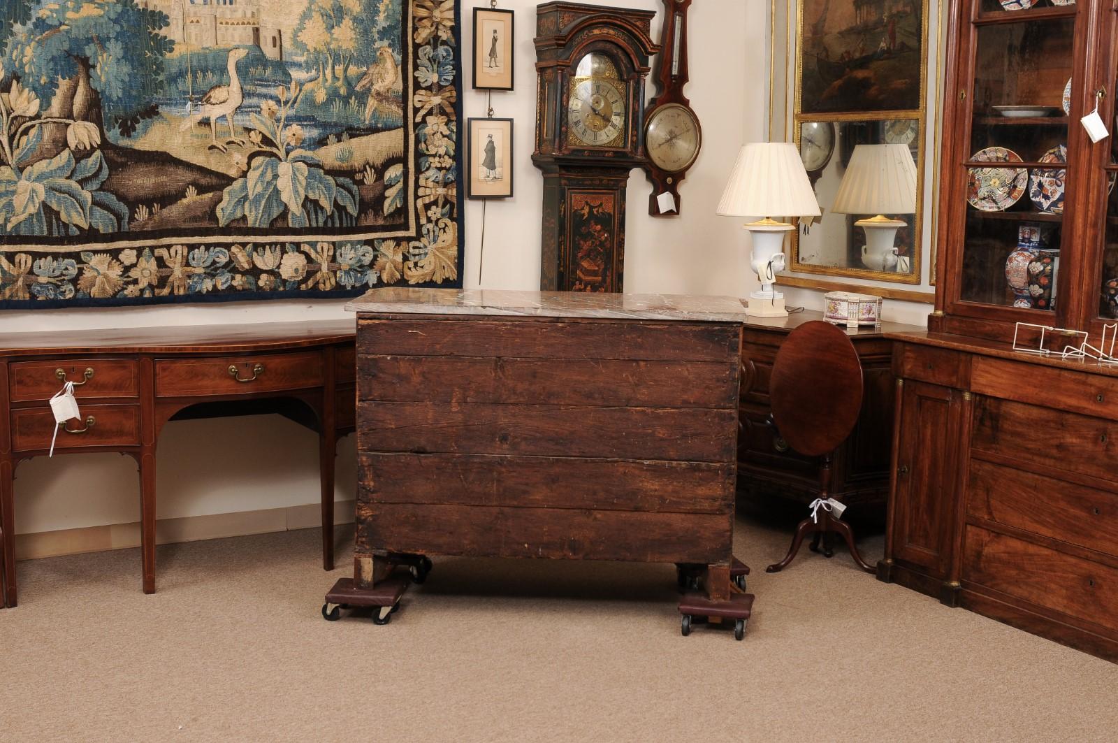 Grande commode in legno di noce neoclassico italiano del XVIII secolo in vendita 2