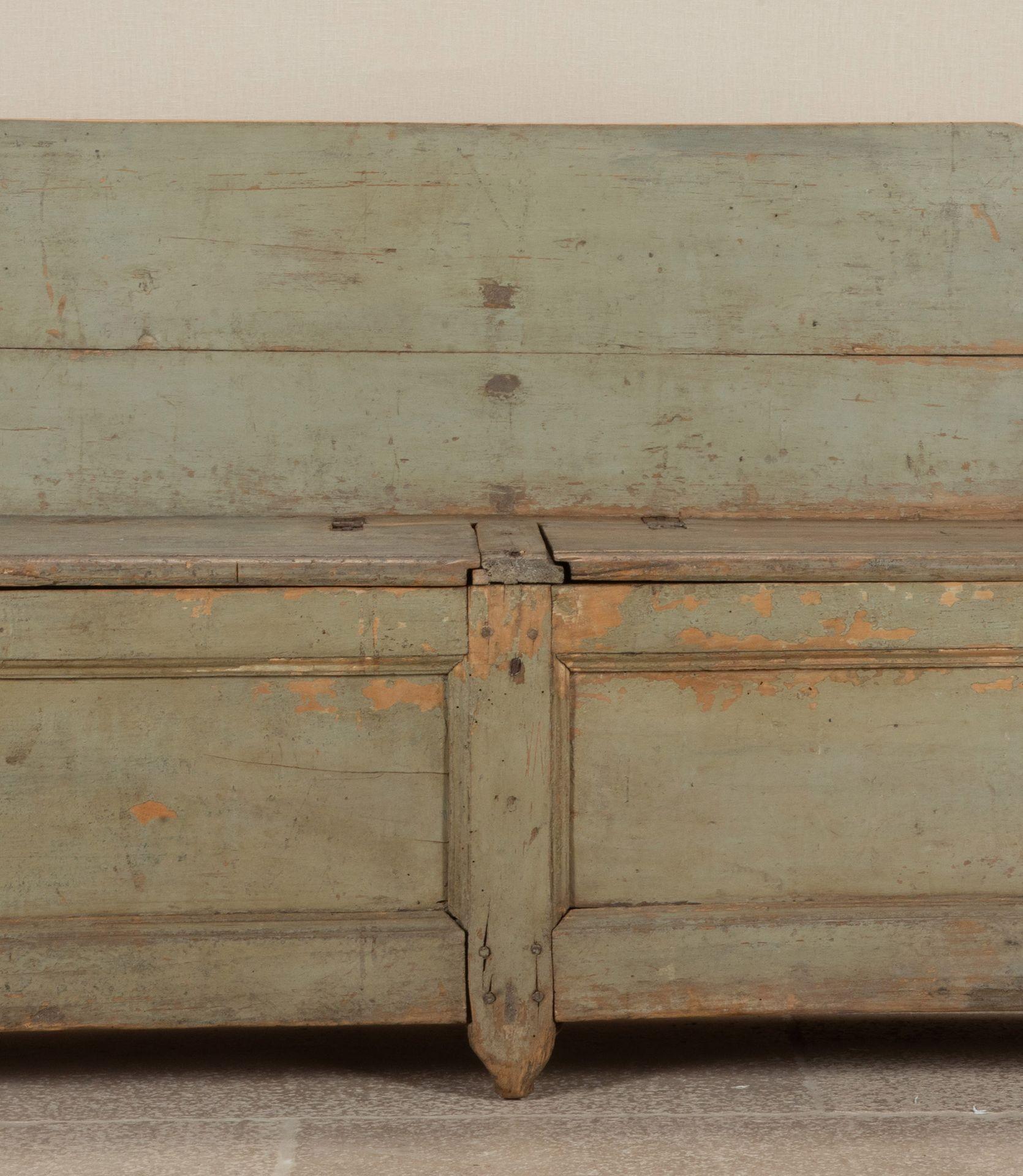 Gran banco de almacenaje italiano pintado del siglo XVIII en venta 5