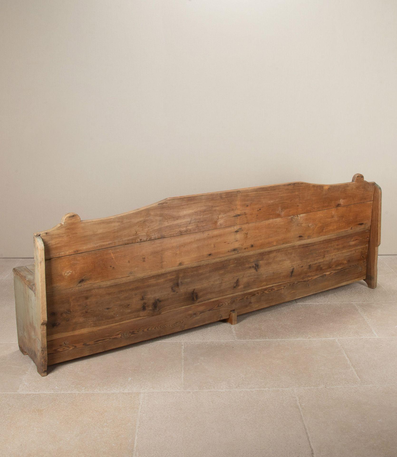 Gran banco de almacenaje italiano pintado del siglo XVIII De campo en venta