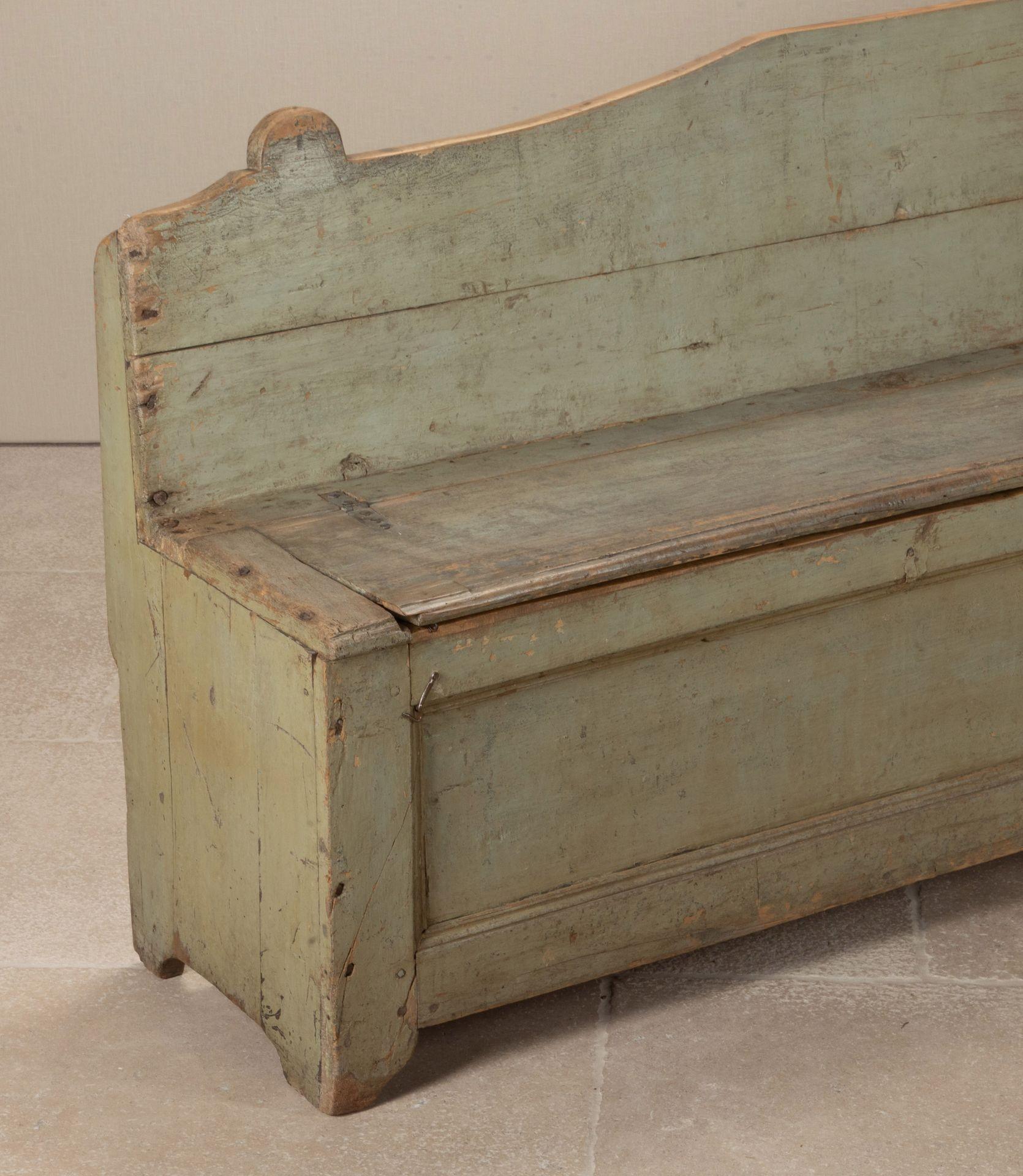 Gran banco de almacenaje italiano pintado del siglo XVIII en venta 2