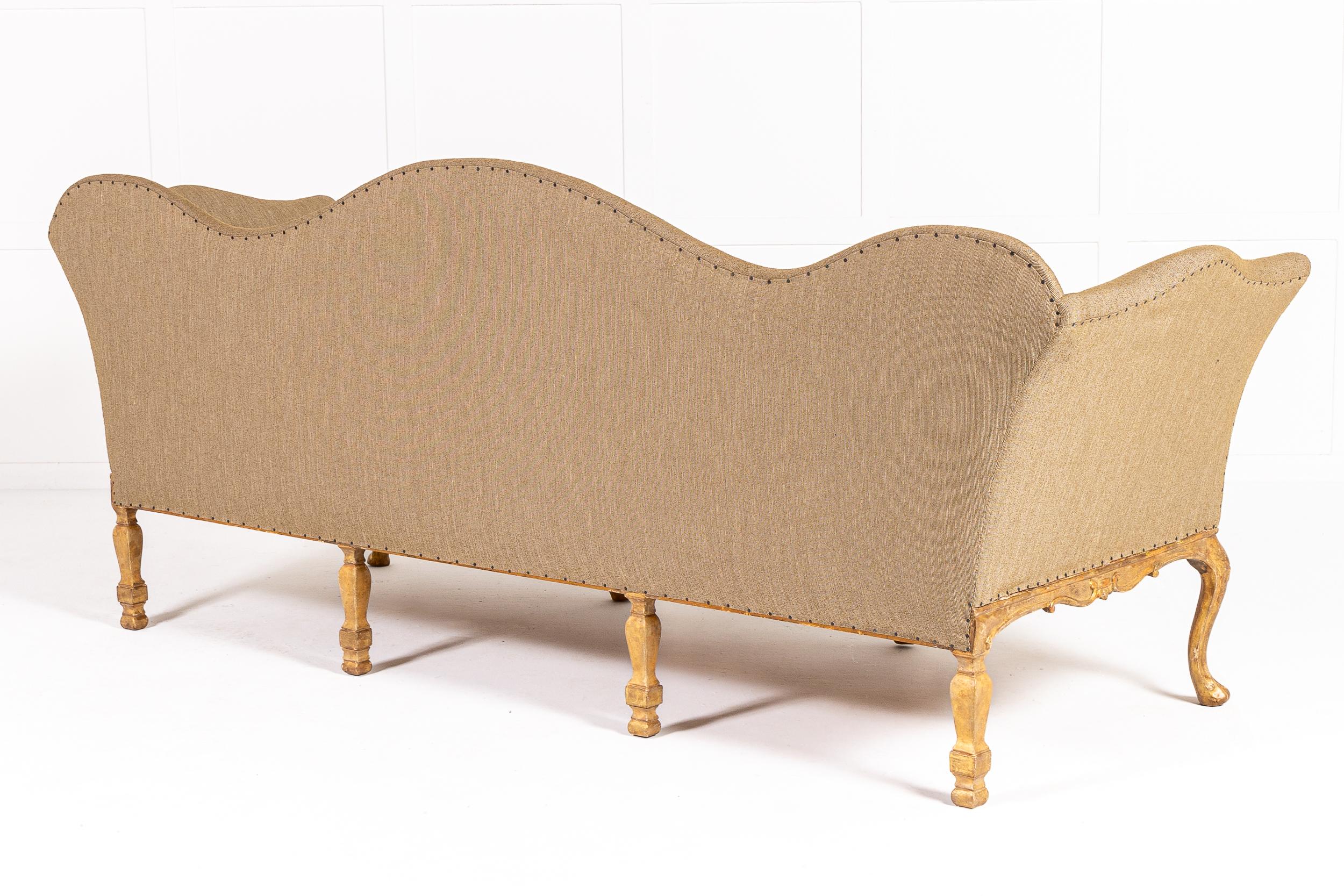 Grand canapé italien rococo du 18ème siècle en bois doré en vente 8