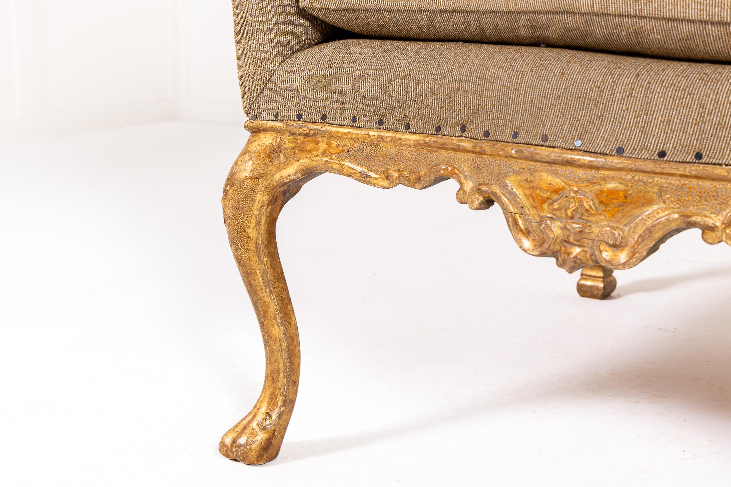 Grand canapé italien rococo du 18ème siècle en bois doré en vente 3
