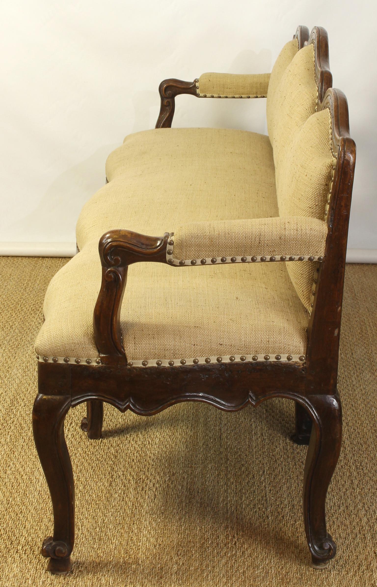 Large 18th Century Italian Upholstered Bench In Good Condition In Kilmarnock, VA