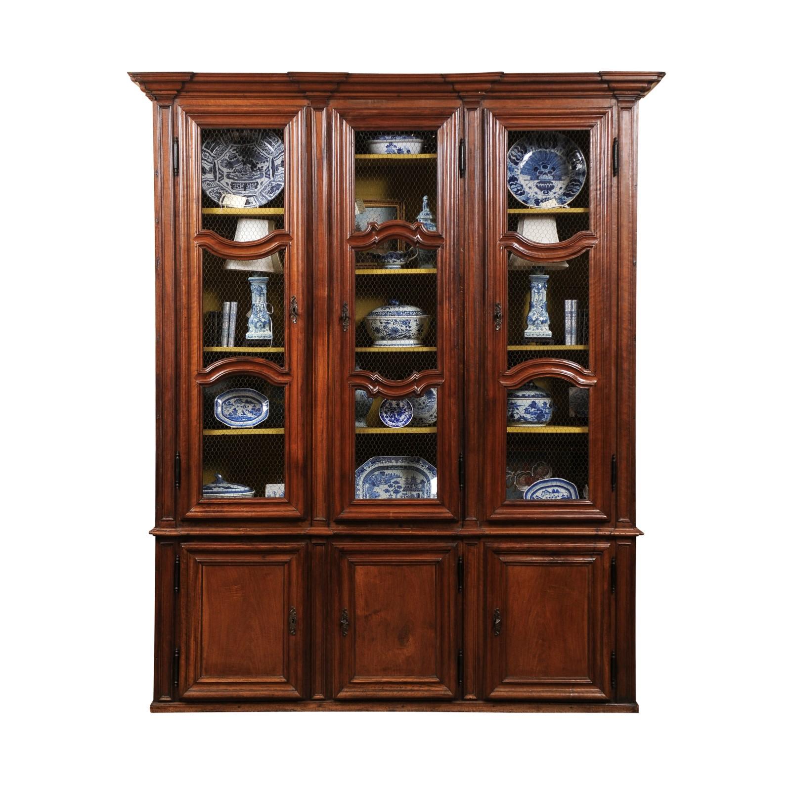Large 18th Century Italian Walnut Bookcase with Mesh Doors In Good Condition For Sale In Atlanta, GA