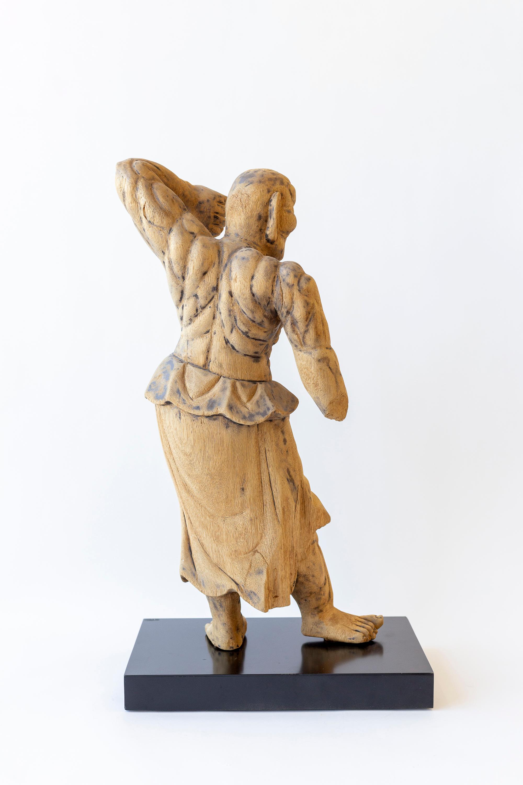 Große japanische hölzerne Nio-Wächterfigur aus dem 18. im Angebot 3