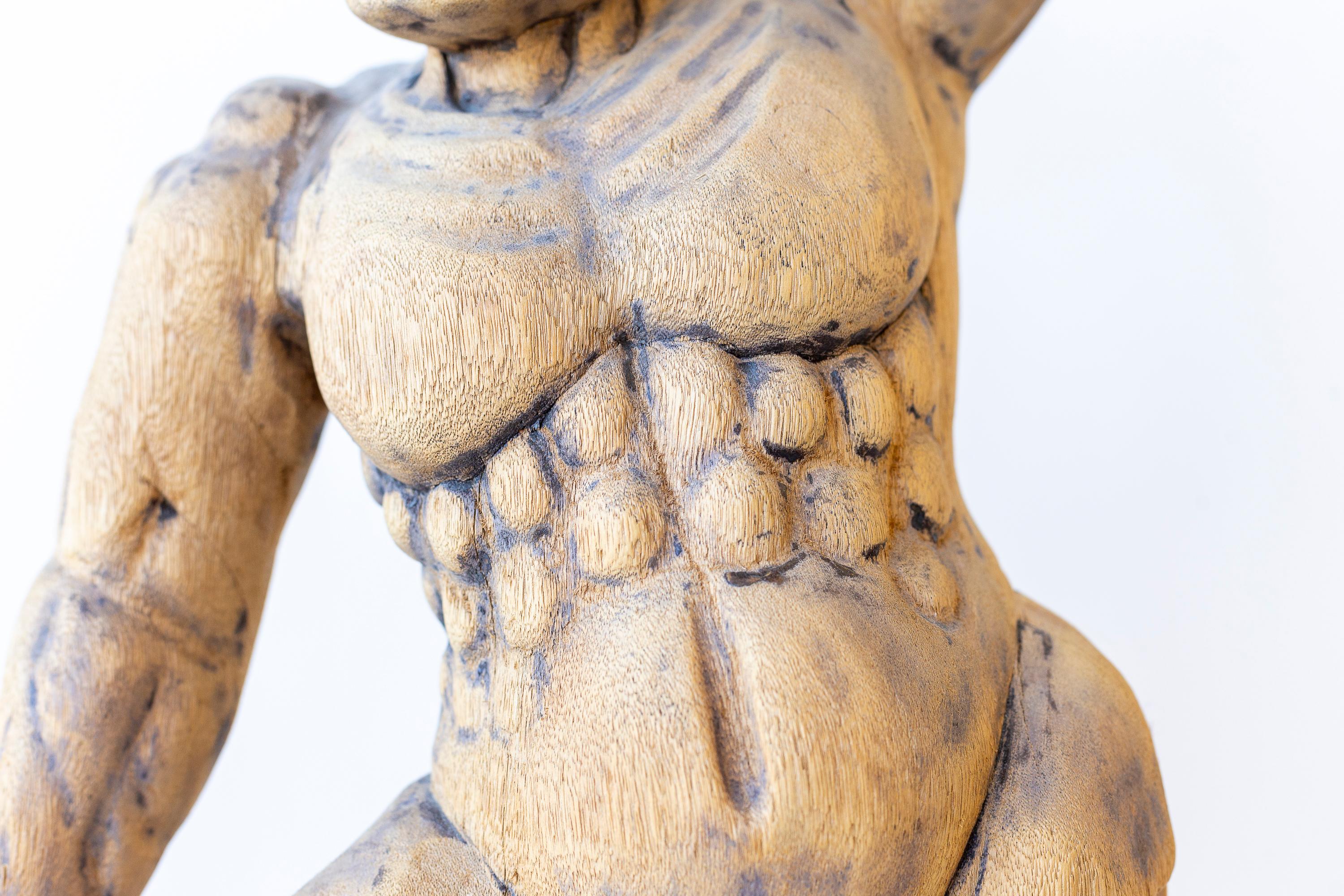 Große japanische hölzerne Nio-Wächterfigur aus dem 18. (Holz) im Angebot