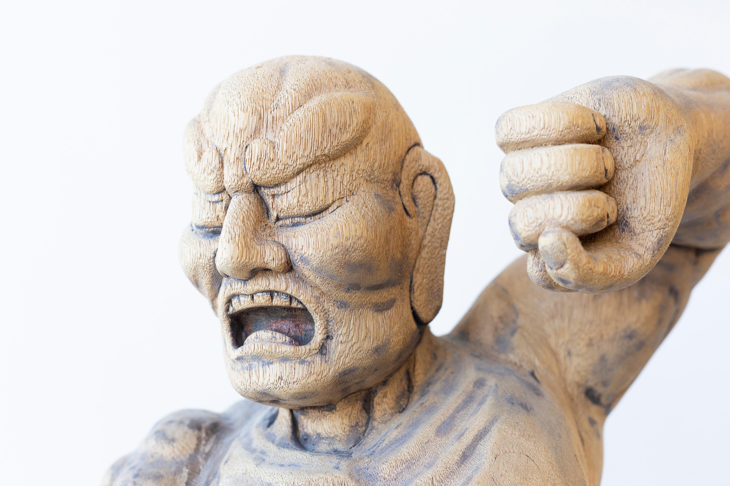 Große japanische hölzerne Nio-Wächterfigur aus dem 18. im Angebot 1