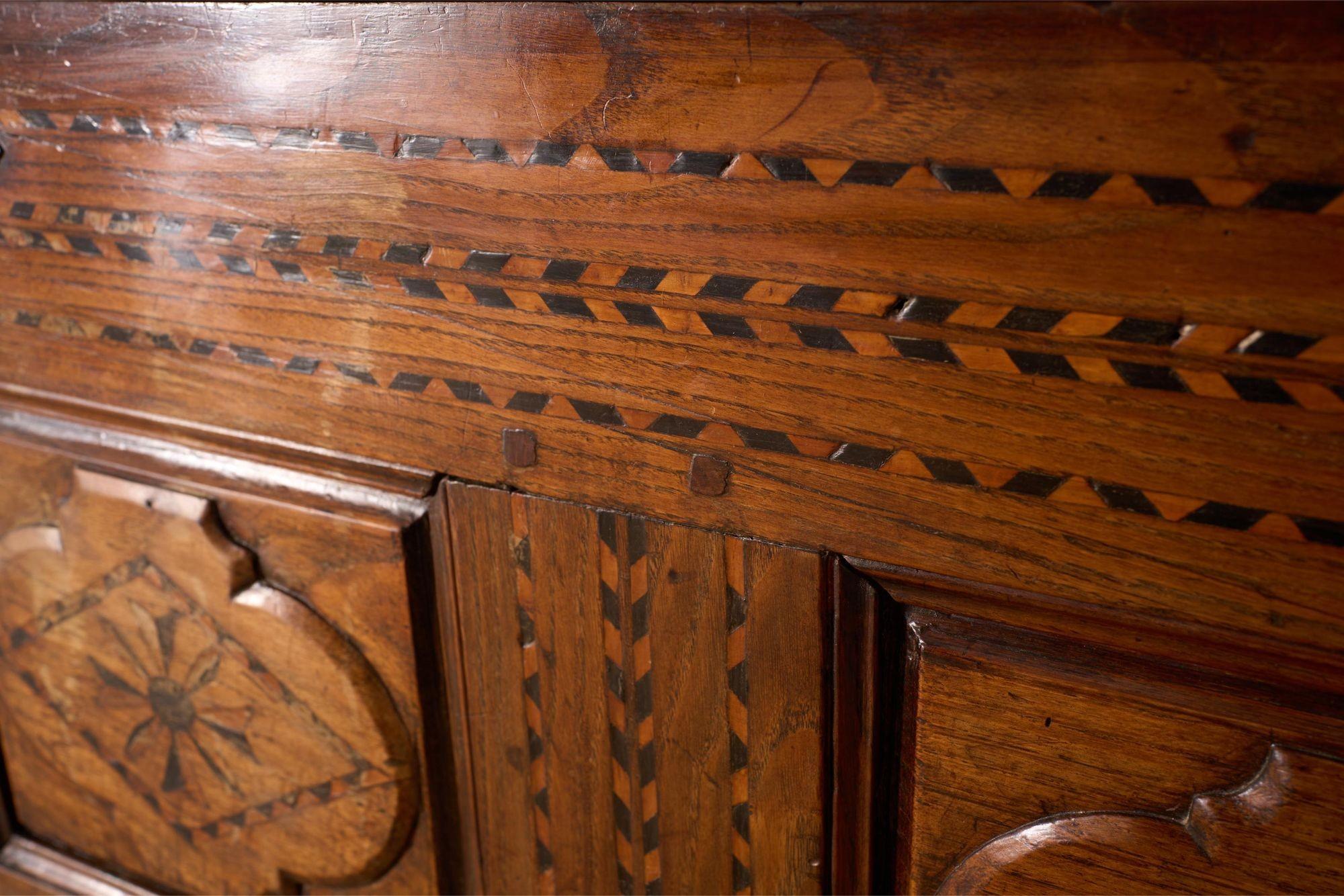 Large 18th century Marquetry coffer For Sale 9