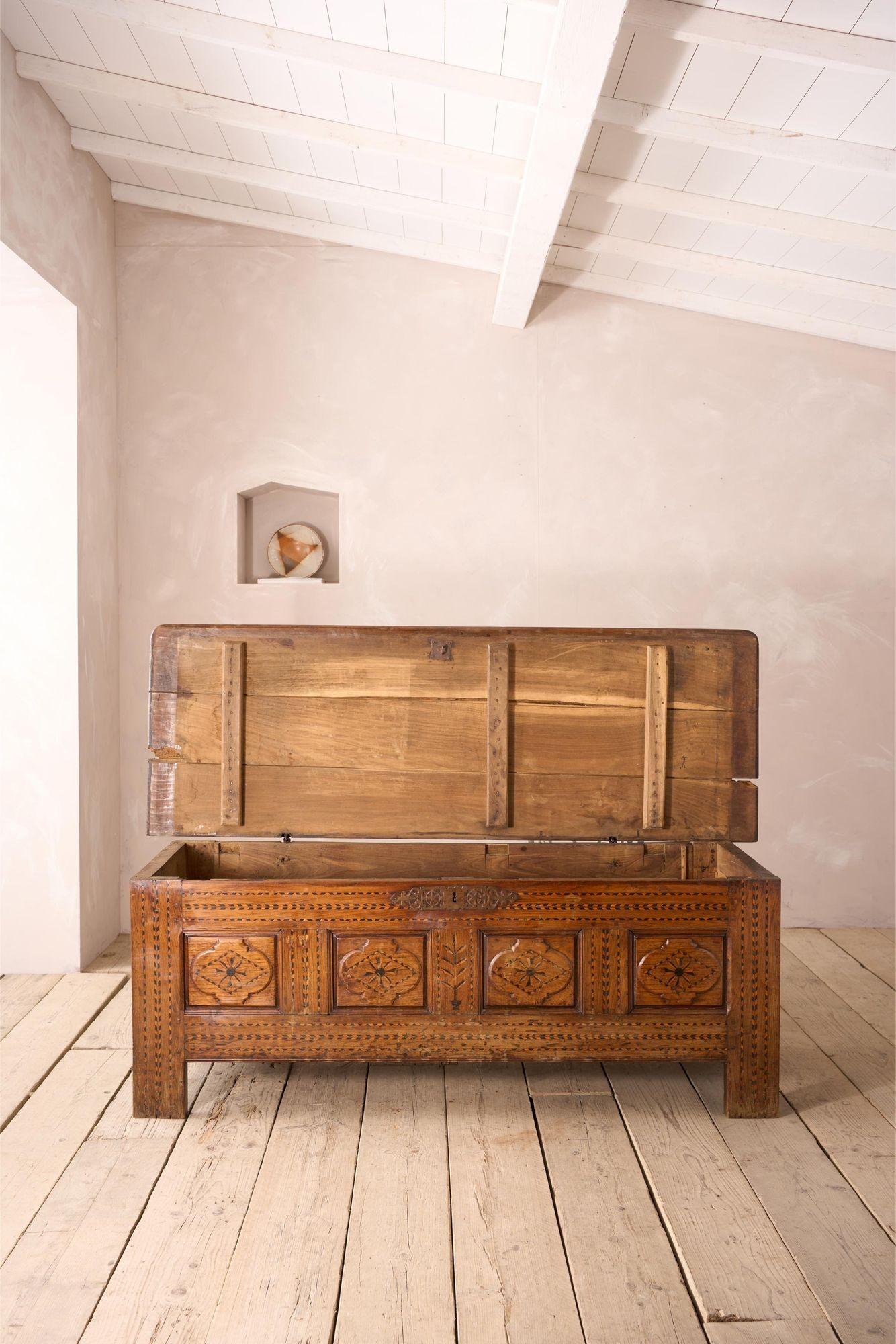 Large 18th century Marquetry coffer In Excellent Condition For Sale In Malton, GB