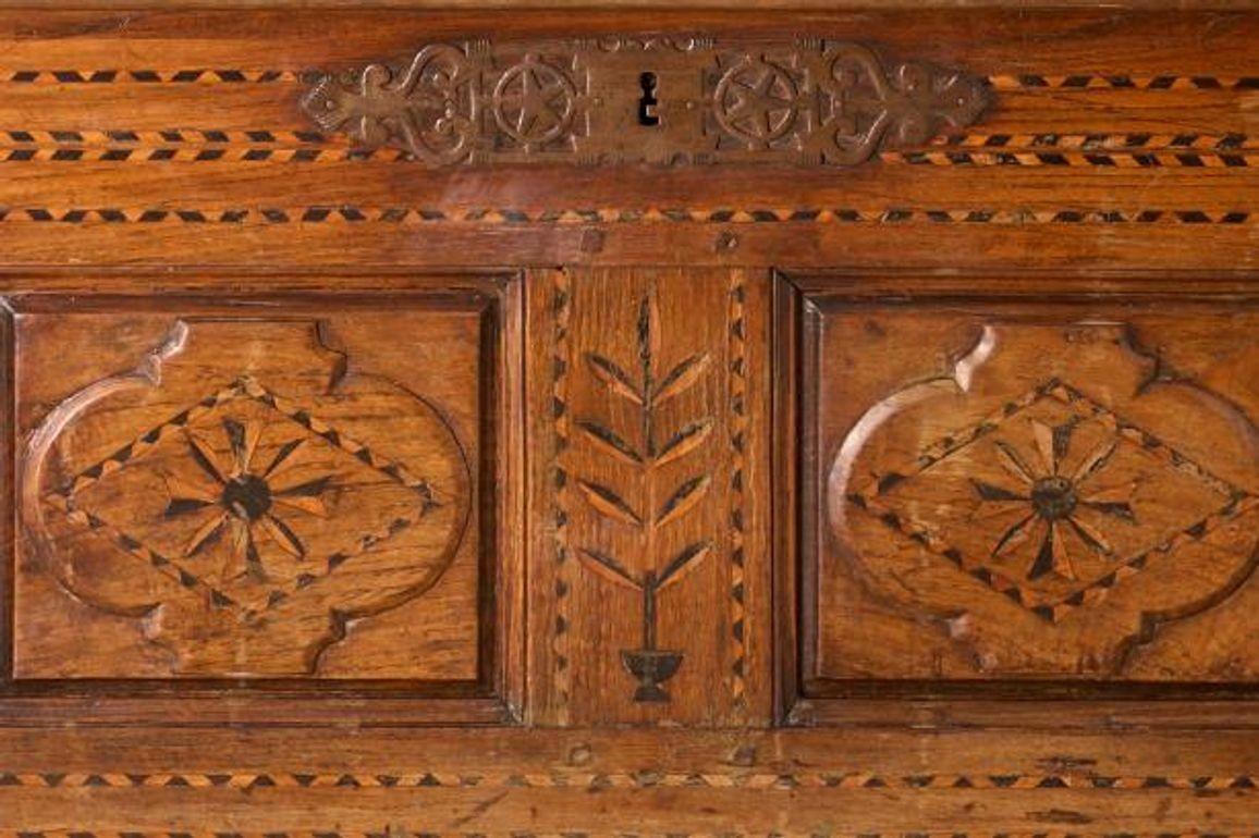 Large 18th century Marquetry coffer For Sale 1