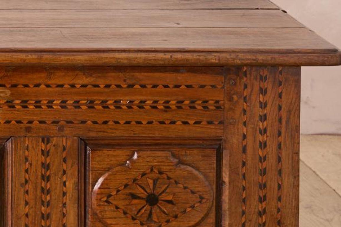 Large 18th century Marquetry coffer For Sale 2