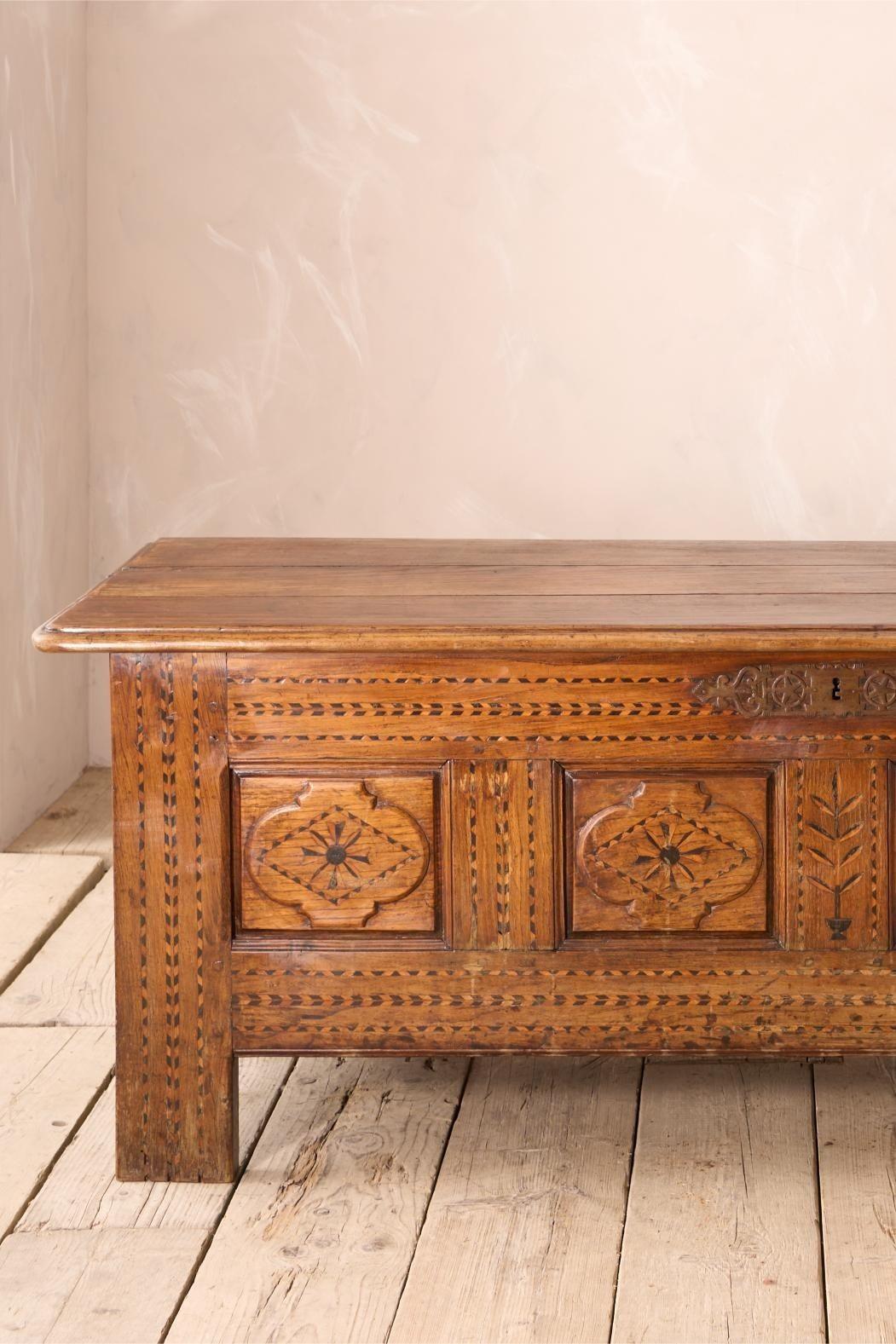 Large 18th century Marquetry coffer For Sale 3