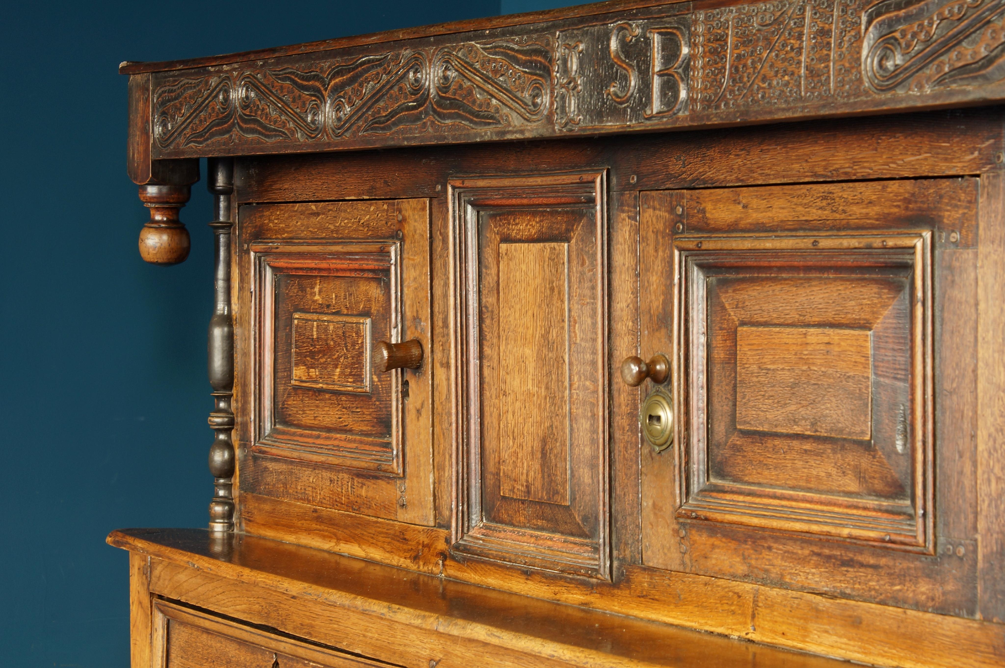 Large 18th Century Oak Cupboard. In Good Condition For Sale In Skipton, GB