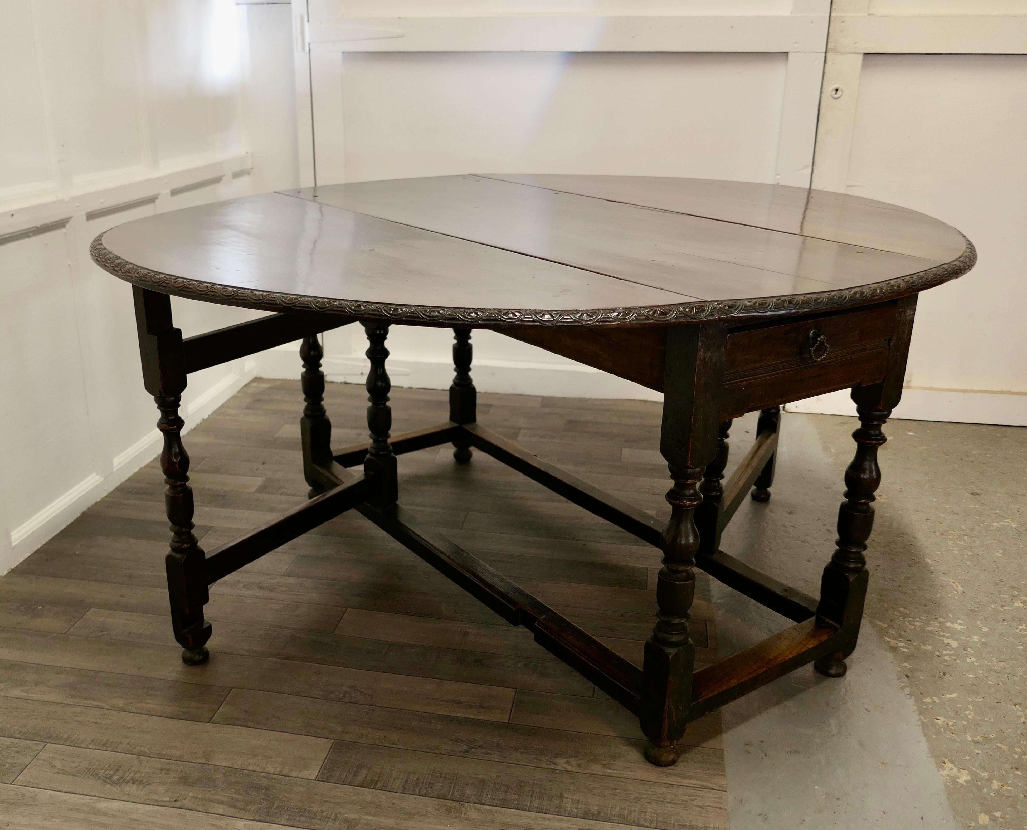 Georgian Large 18th Century Oak Gate Leg Dining Table    For Sale