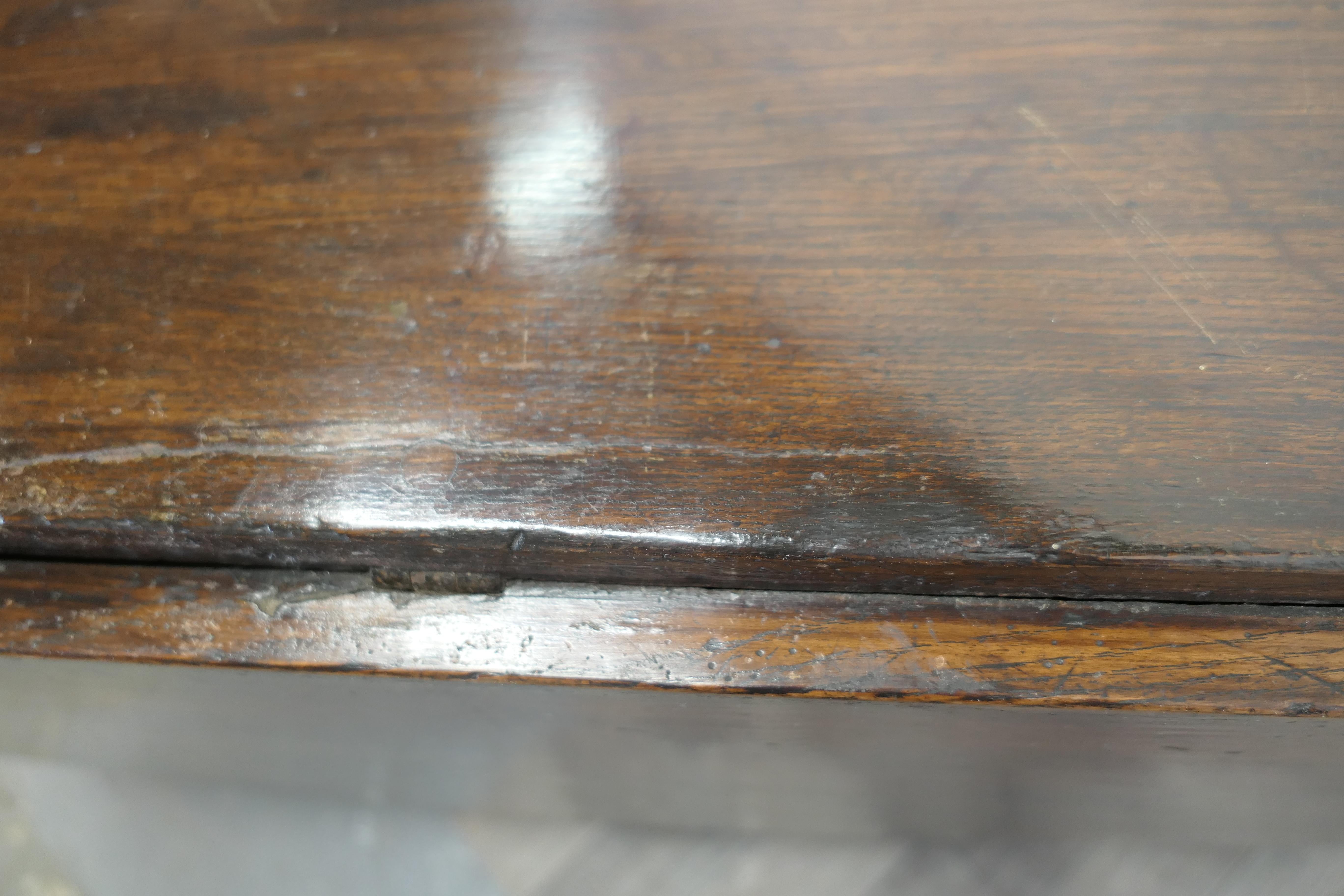 Large 18th Century Oak Gate Leg Dining Table    For Sale 2