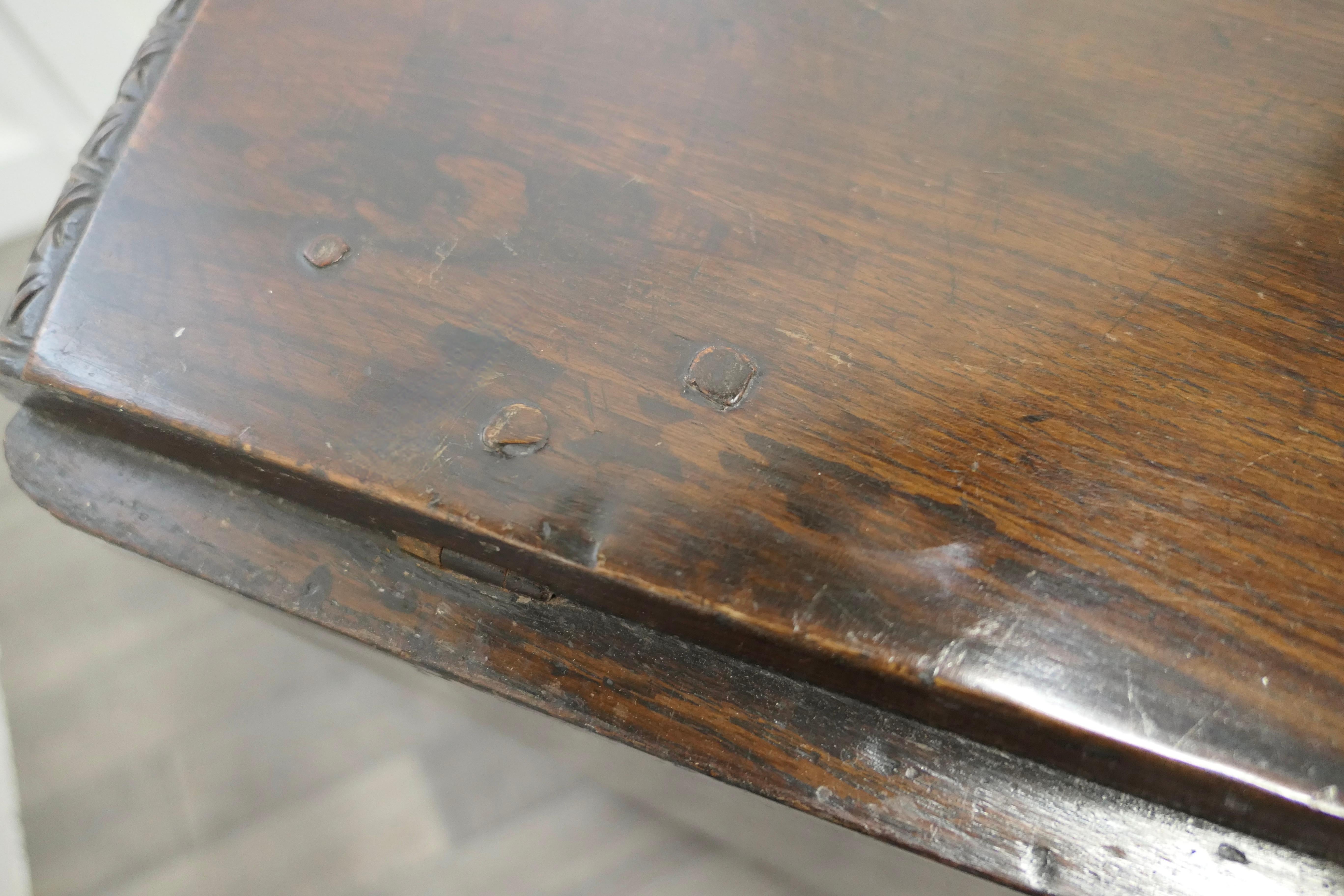 Large 18th Century Oak Gate Leg Dining Table    For Sale 3