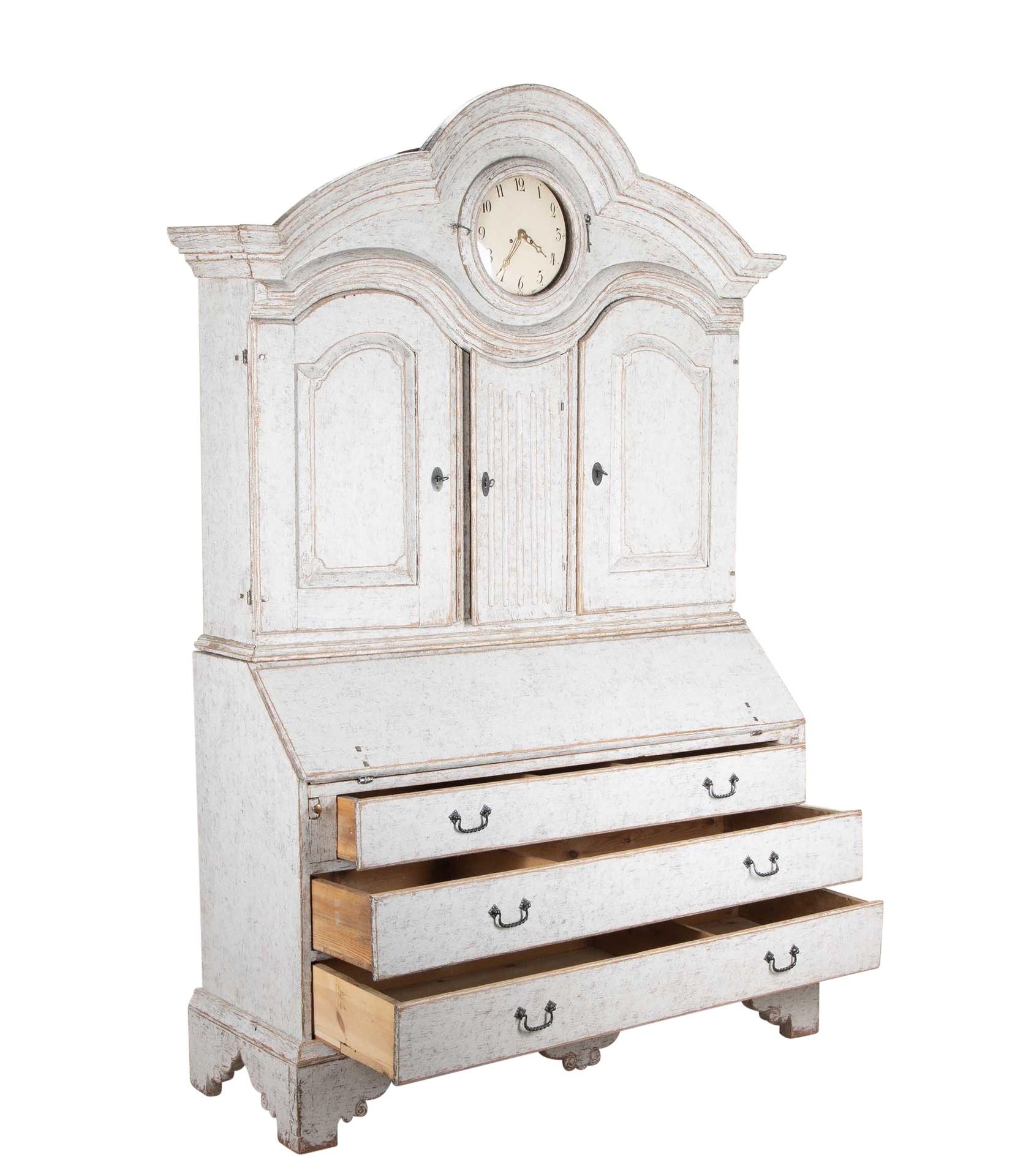 Large 18th Century Period Rococo Clock Cabinet In Good Condition In Tetbury, Gloucestershire