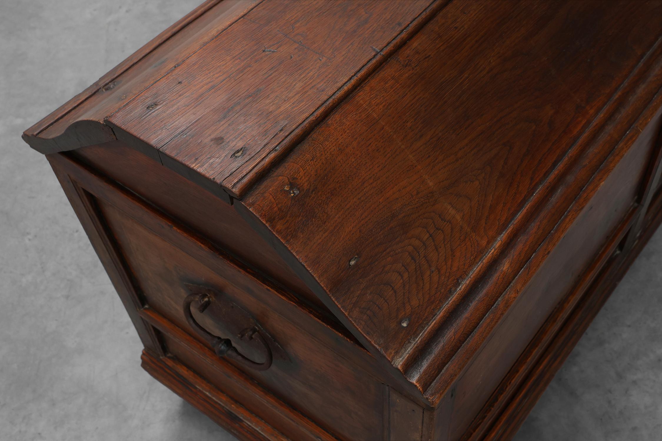 Grande cassapanca provinciale in quercia del XVIII secolo, Francia in vendita 5