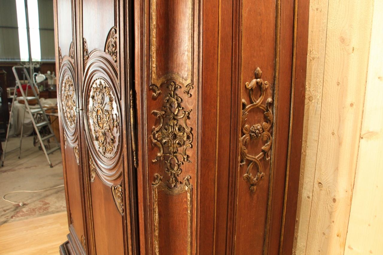 Großer Regency-Kleiderschrank aus dem 18. Jahrhundert, Pariser Arbeit im Angebot 3