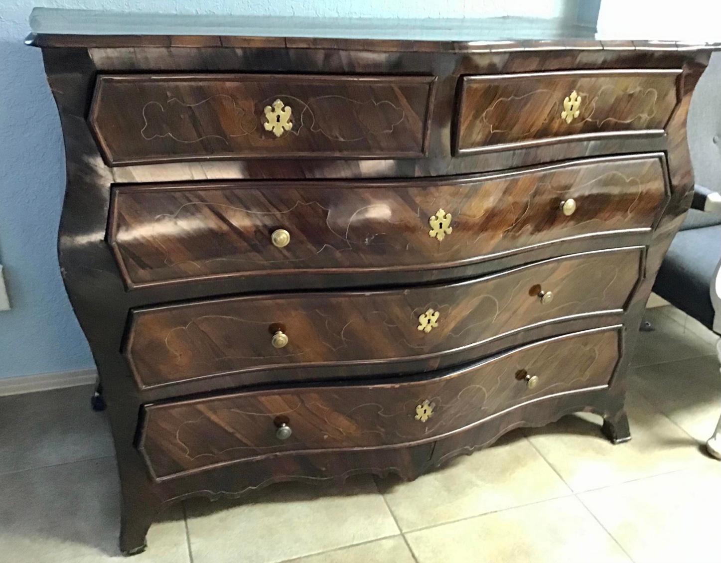Large 18th Century Rosewood Rococo Commode For Sale 1