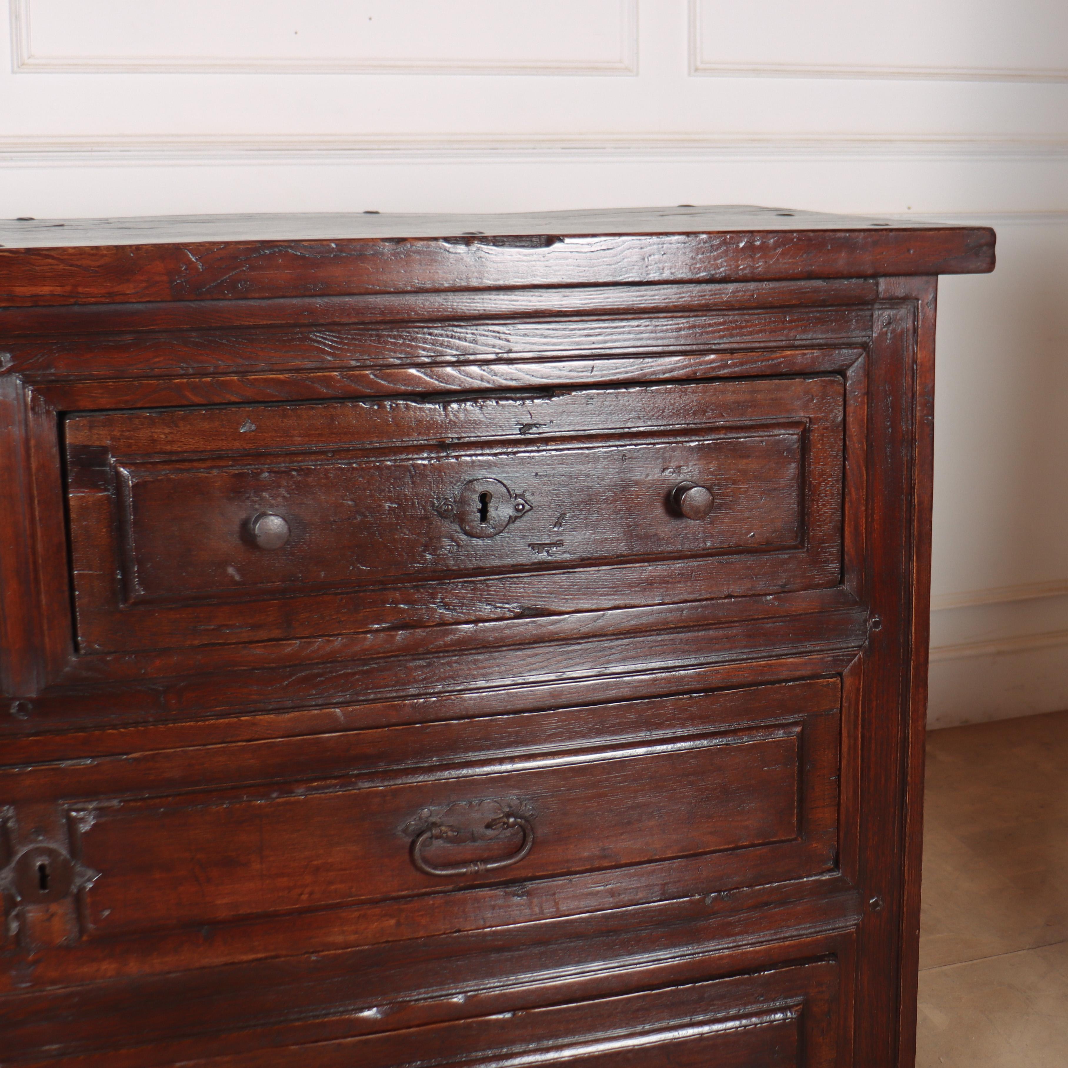 Large 18th Century Spanish Oak Commode In Good Condition For Sale In Leamington Spa, Warwickshire