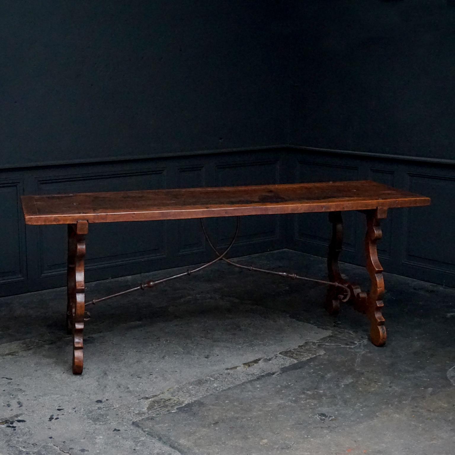 Large 18th Century Spanish Walnut Refectory Kitchen or Dinner Table on Lyre Legs In Fair Condition In Haarlem, NL