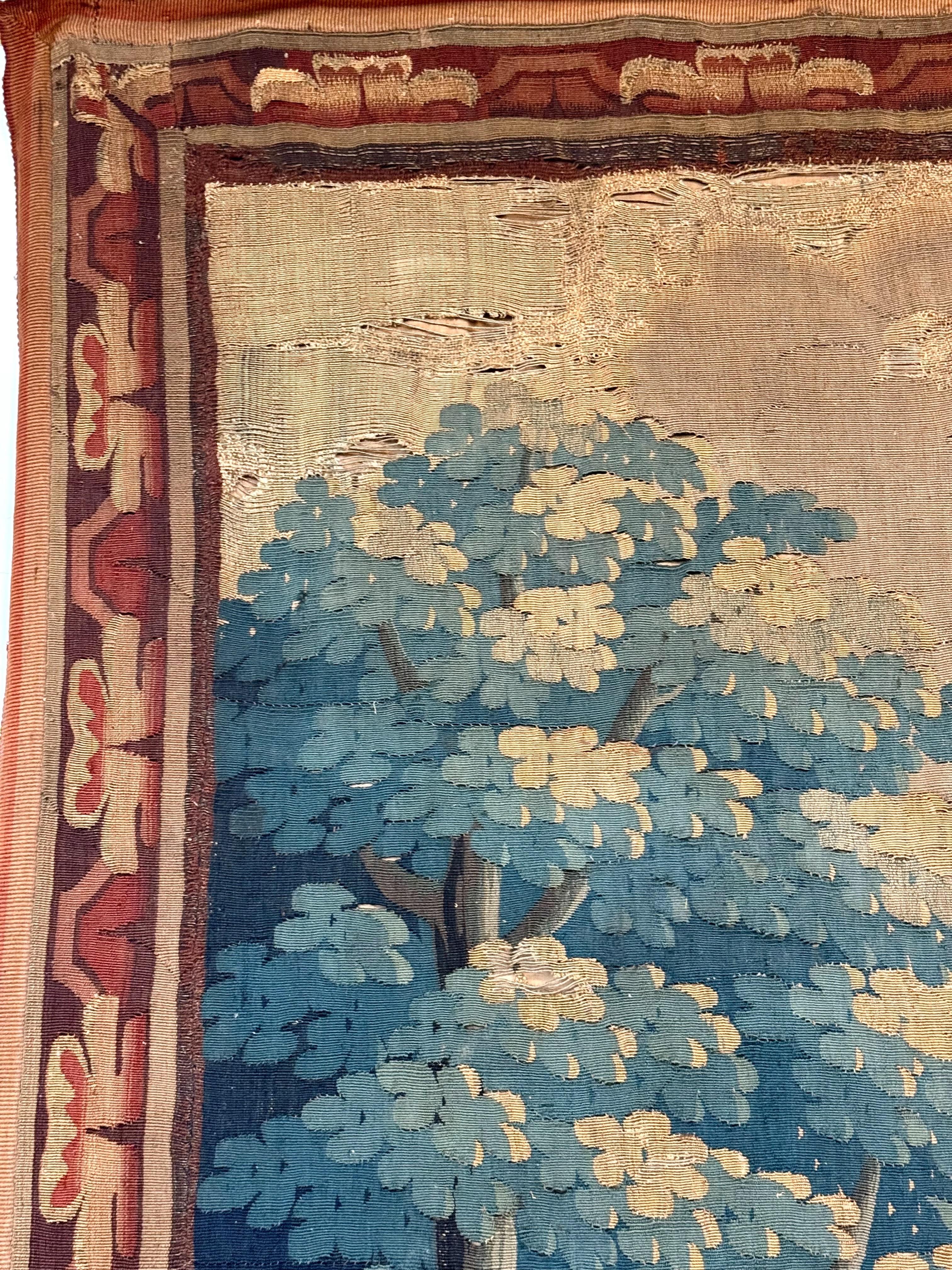 Grande tapisserie en verdure du XVIIIe siècle avec scène pastorale et attaque de loup en vente 4