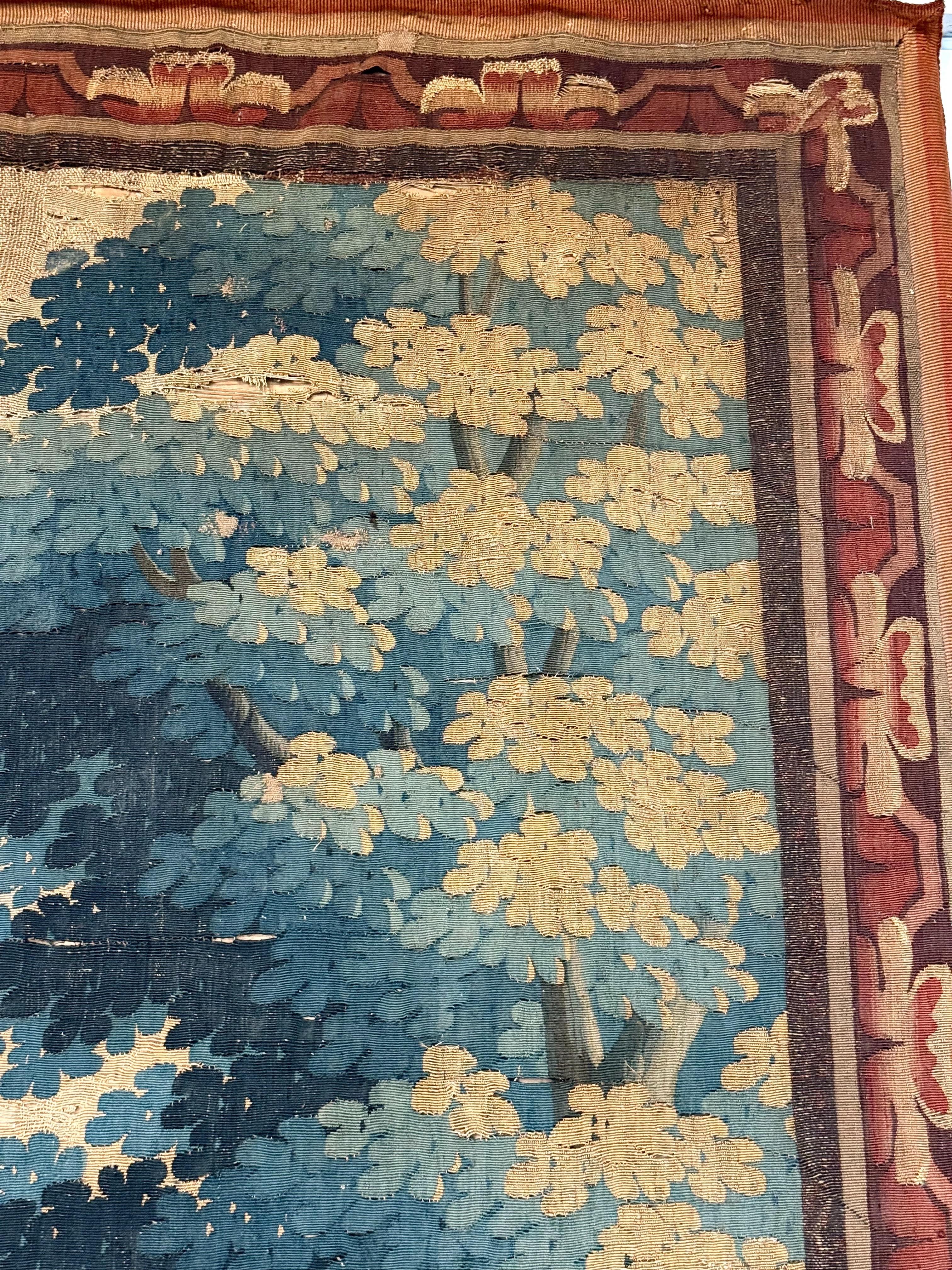 Grande tapisserie en verdure du XVIIIe siècle avec scène pastorale et attaque de loup en vente 7