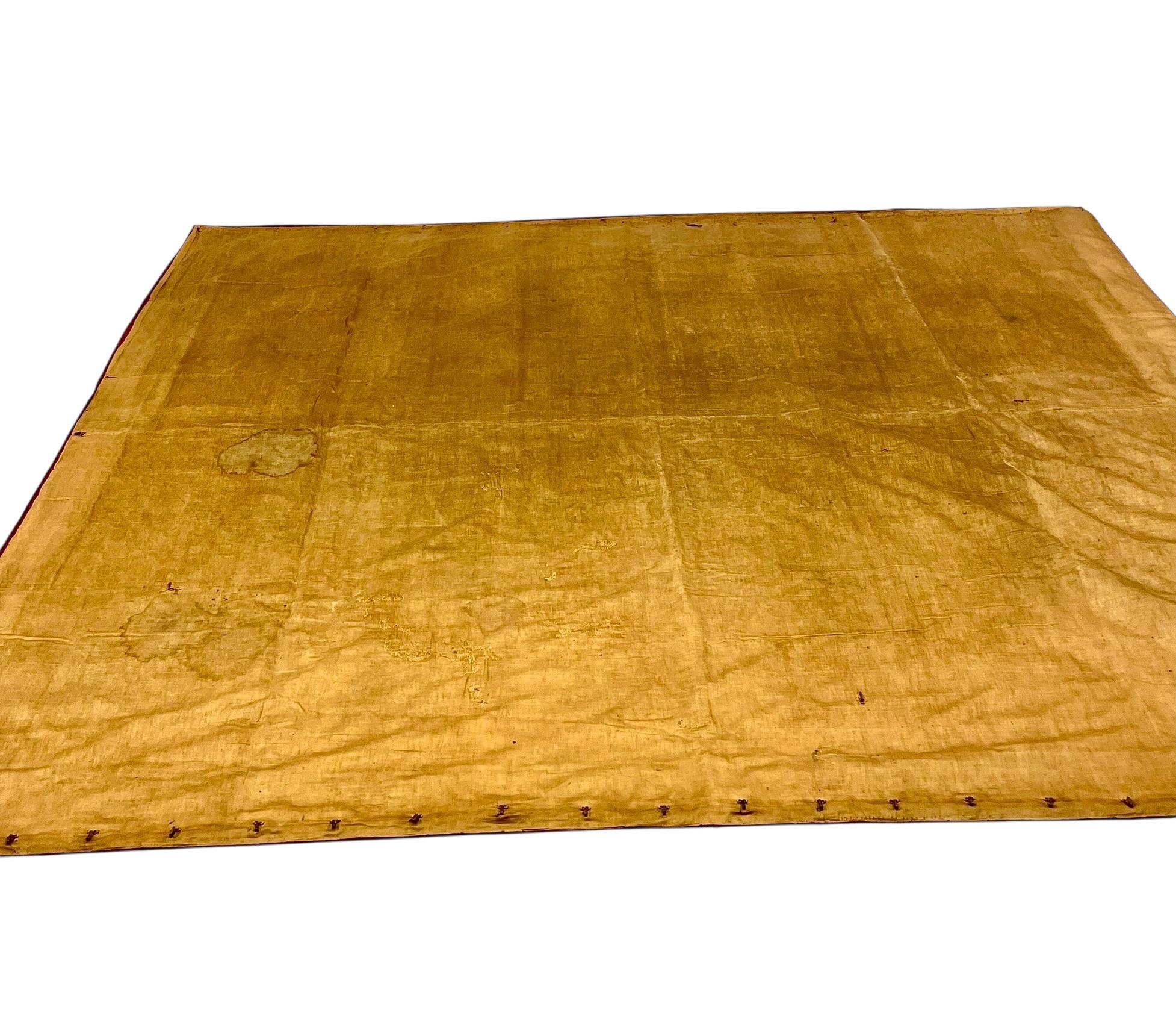 Grande tapisserie en verdure du XVIIIe siècle avec scène pastorale et attaque de loup en vente 10