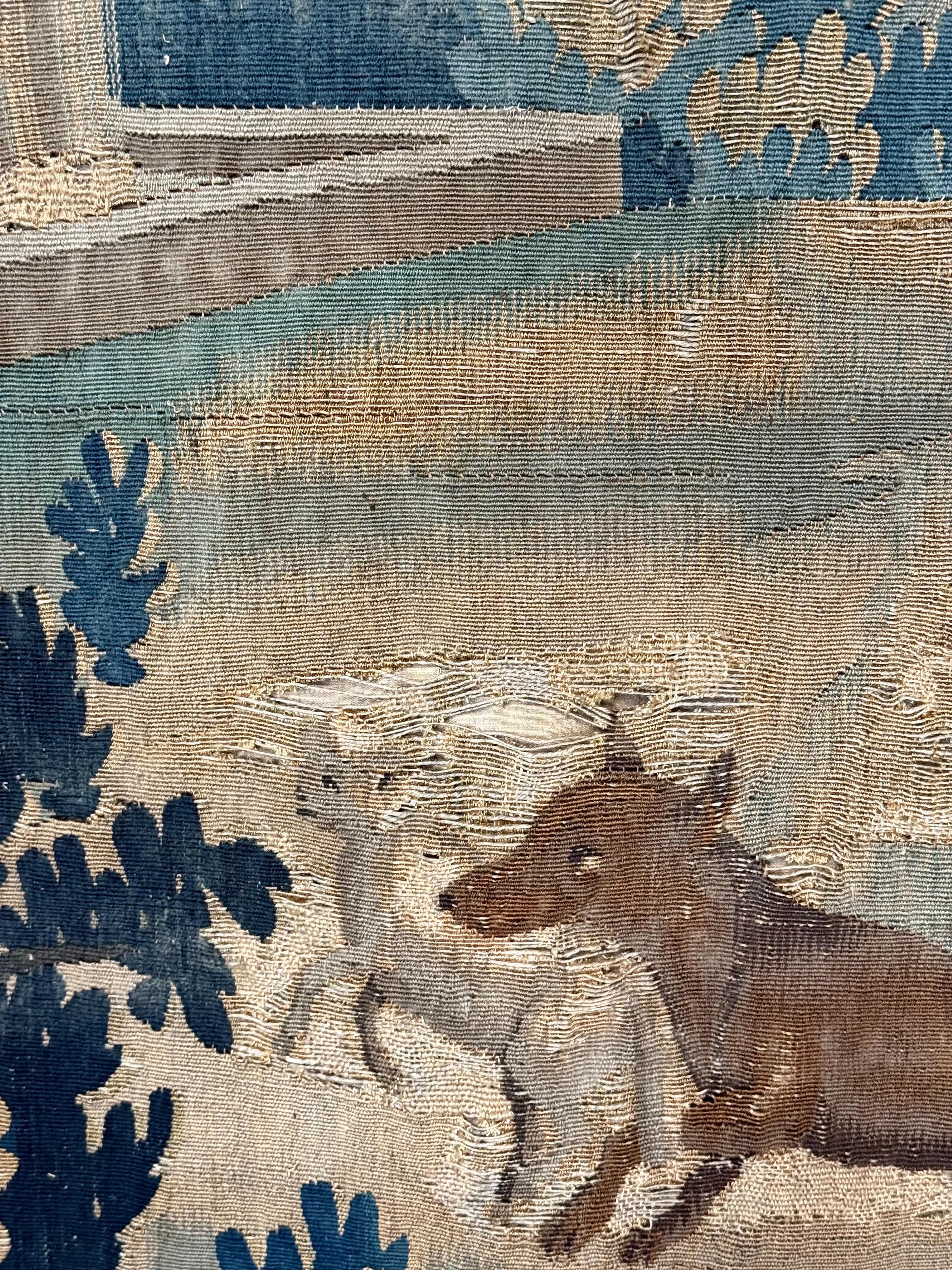 Tissé à la main Grande tapisserie en verdure du XVIIIe siècle avec scène pastorale et attaque de loup en vente