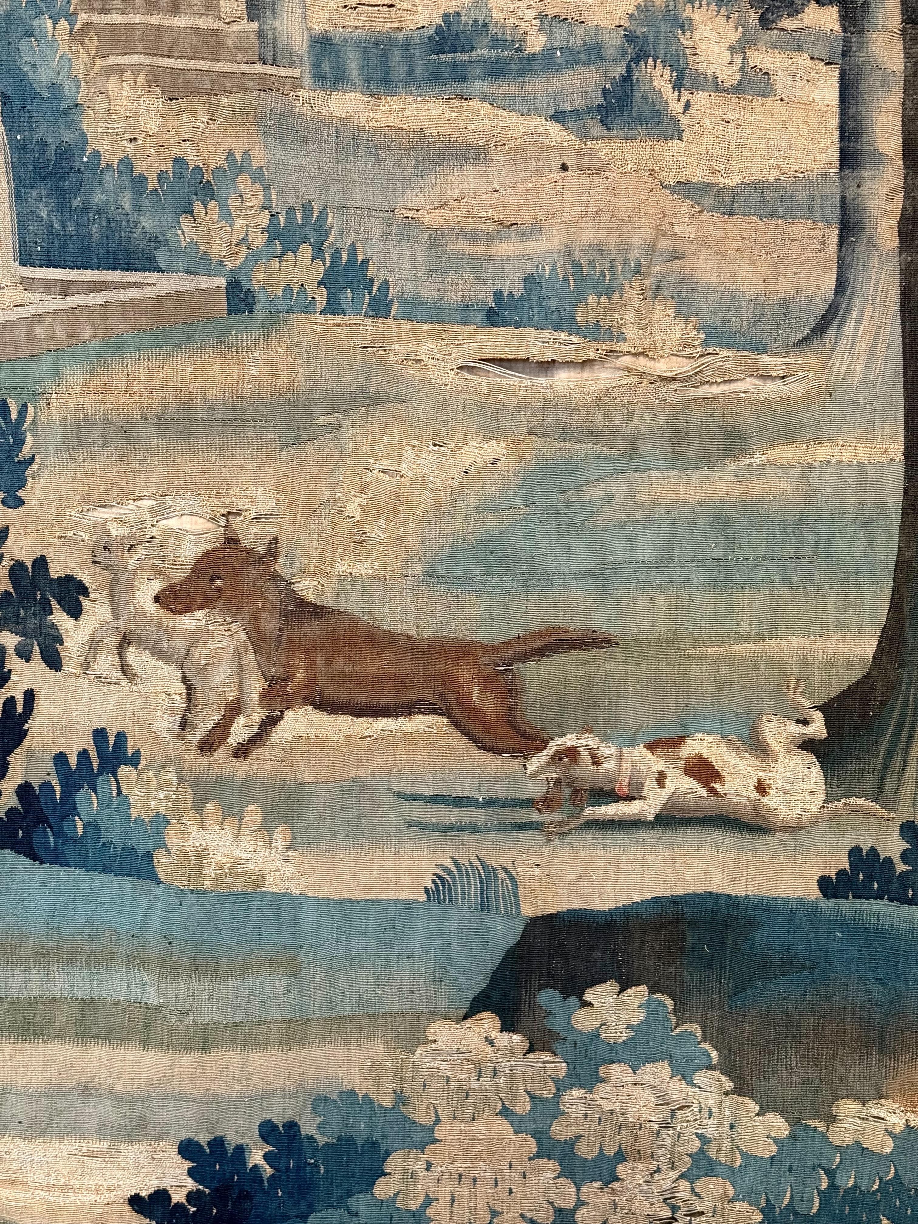 Laine Grande tapisserie en verdure du XVIIIe siècle avec scène pastorale et attaque de loup en vente