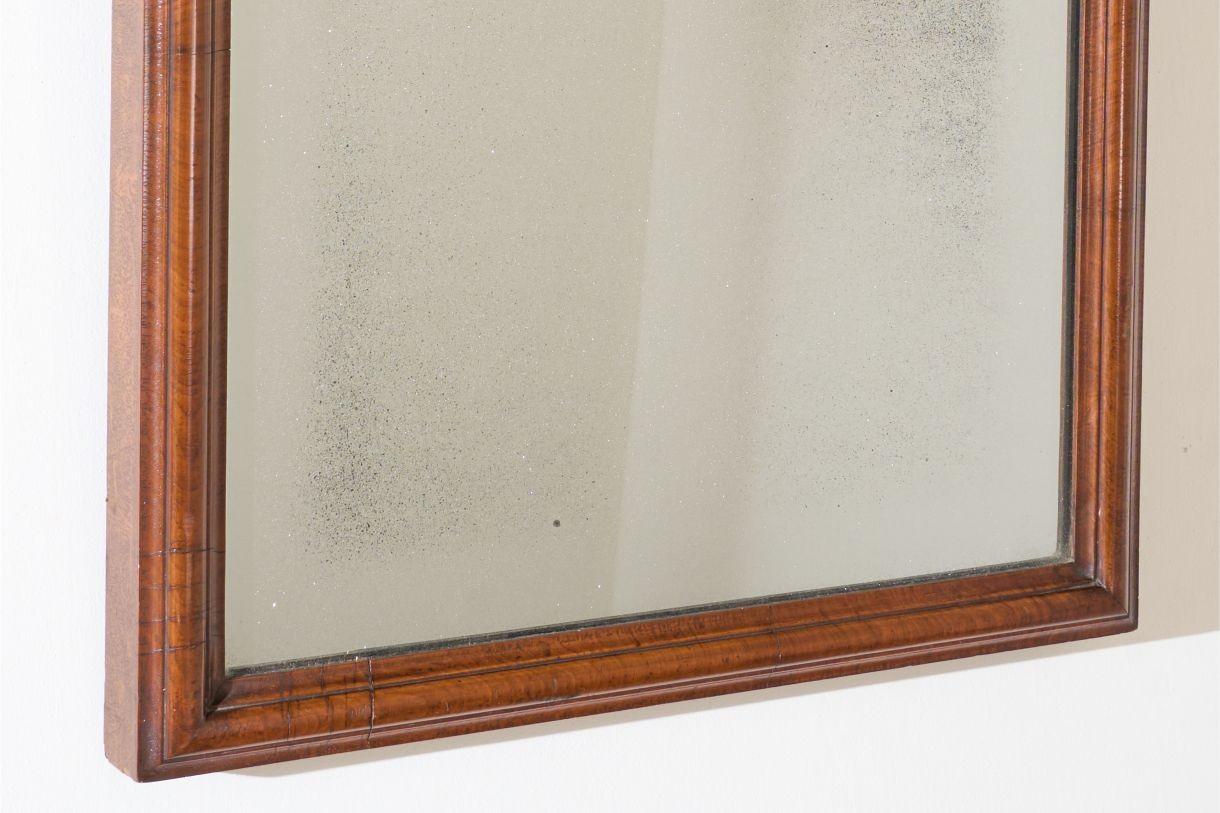 XVIIIe siècle et antérieur Grand miroir en noyer du 18ème siècle en vente