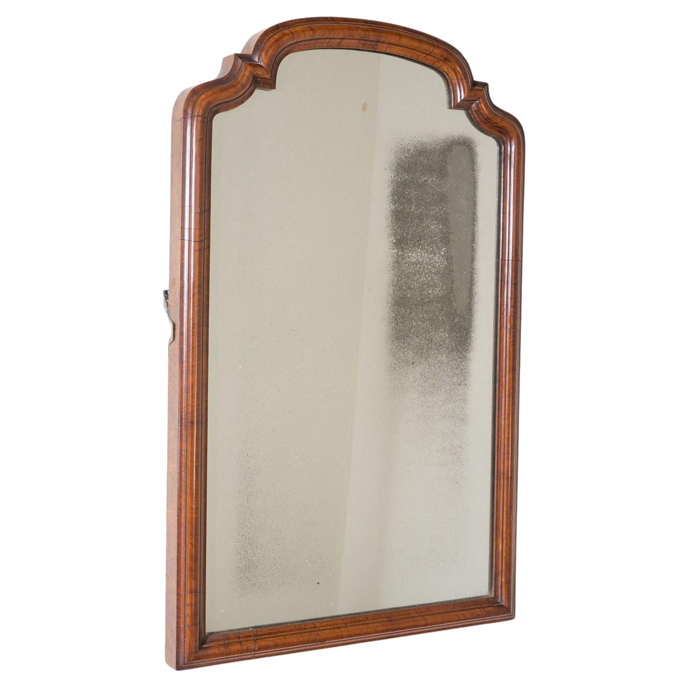 Grand miroir en noyer du 18ème siècle en vente