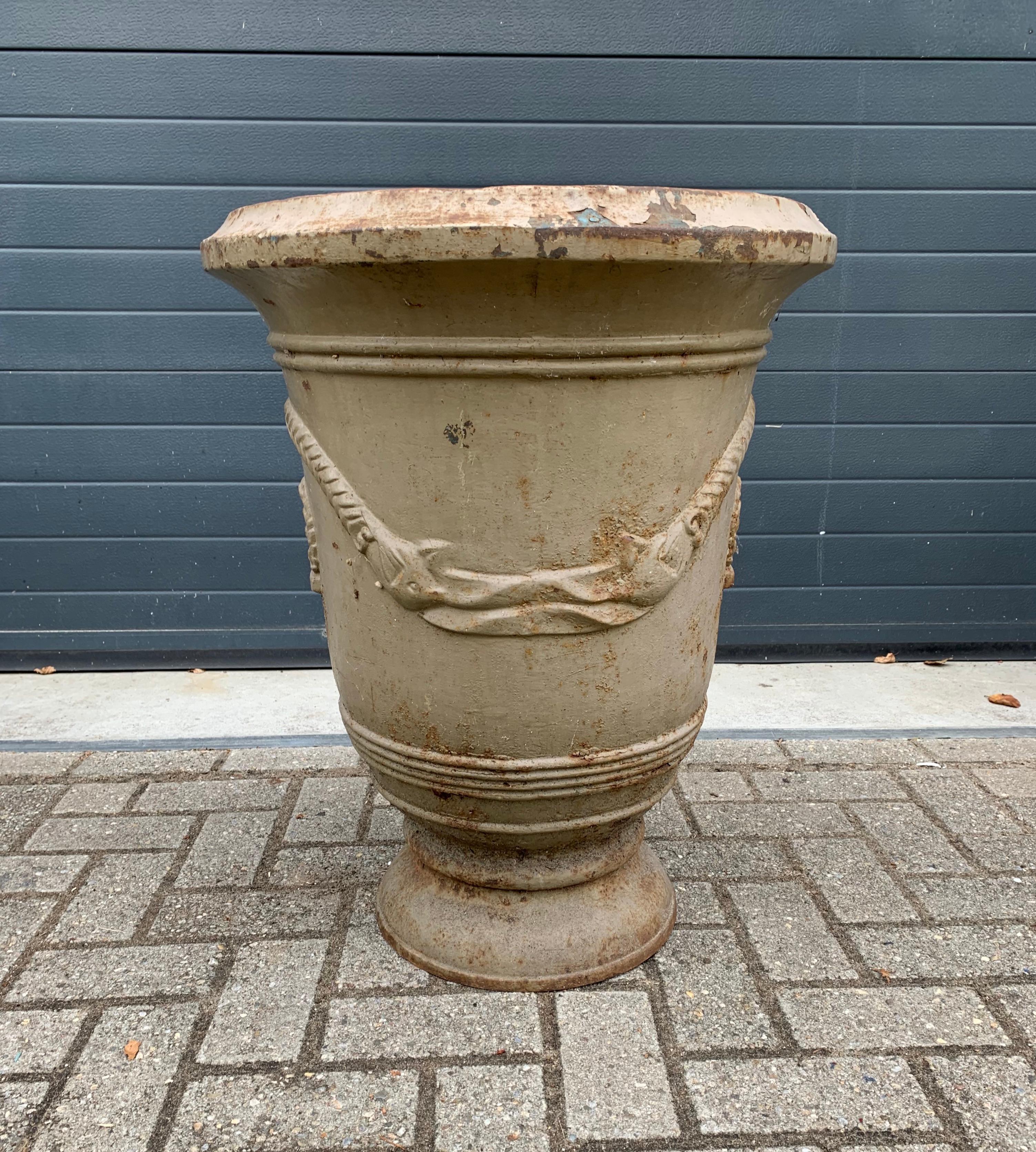 Große antike Gartenvase/Pflanzgefäß/Urne aus Eisen im Anduze-Stil des 18. oder 19. Jahrhunderts im Angebot 7
