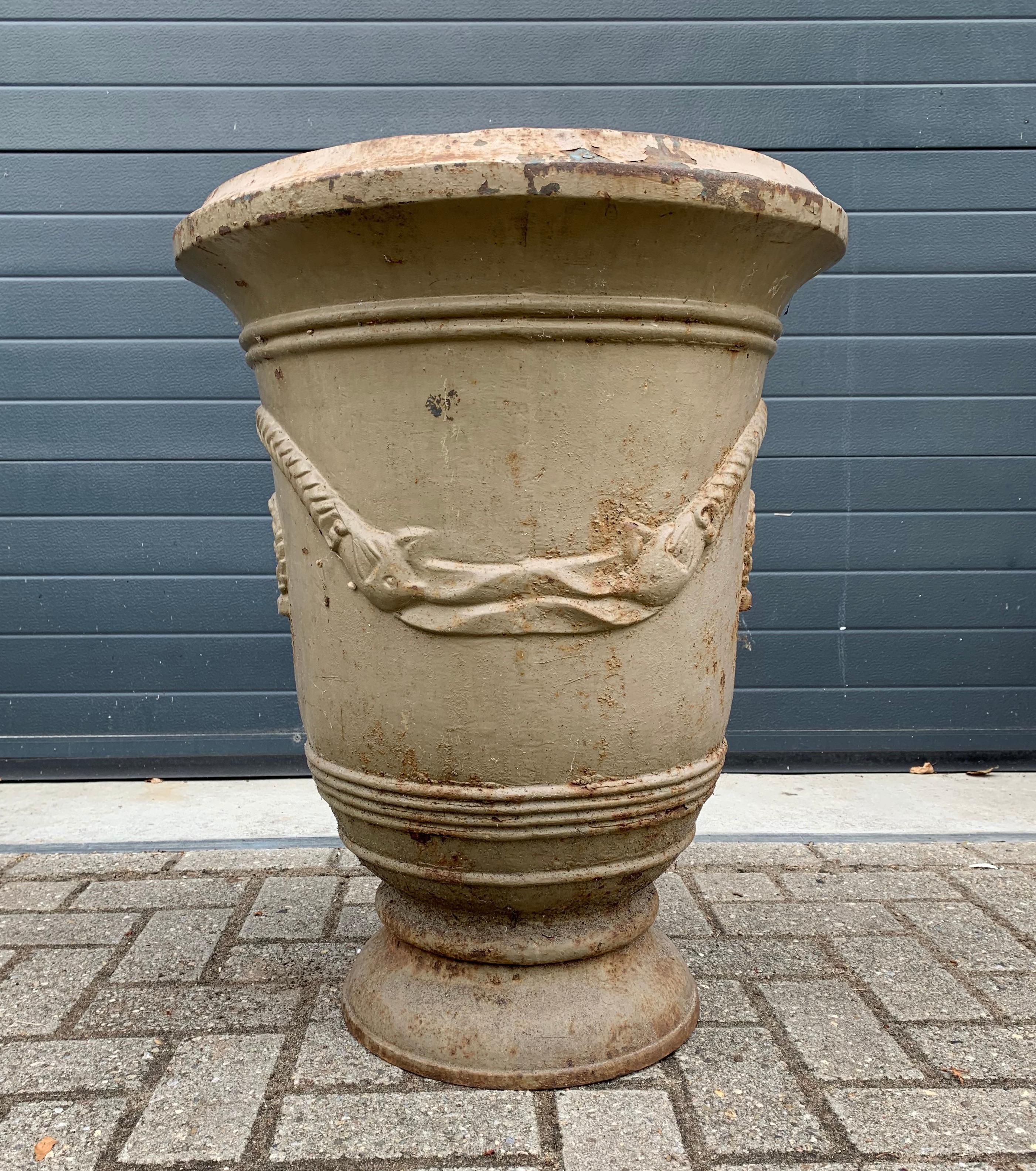 Große antike Gartenvase/Pflanzgefäß/Urne aus Eisen im Anduze-Stil des 18. oder 19. Jahrhunderts (Empire) im Angebot