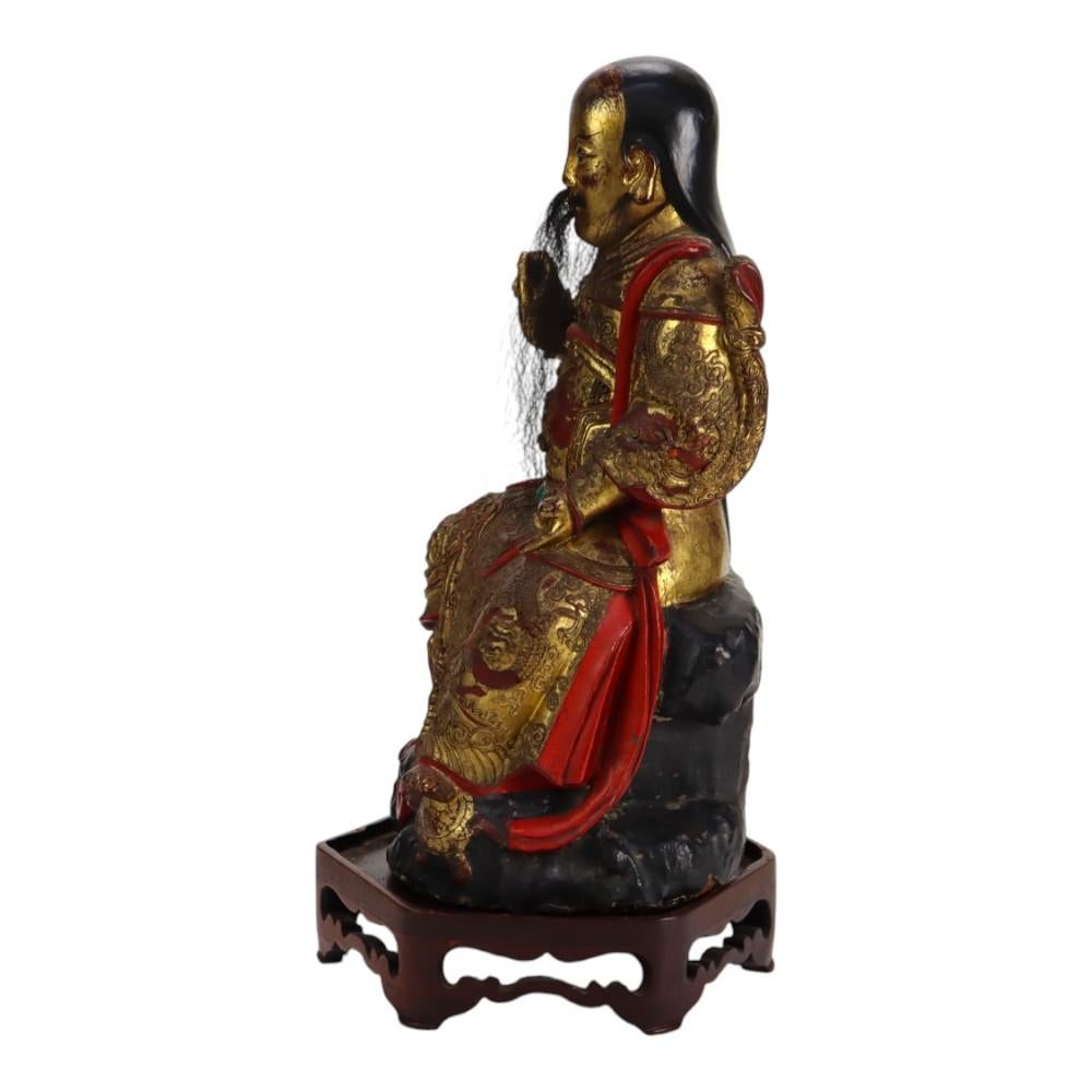 XVIIIe siècle et antérieur Large 18thC Carved Vermillion & Gilt Deity Statue en vente