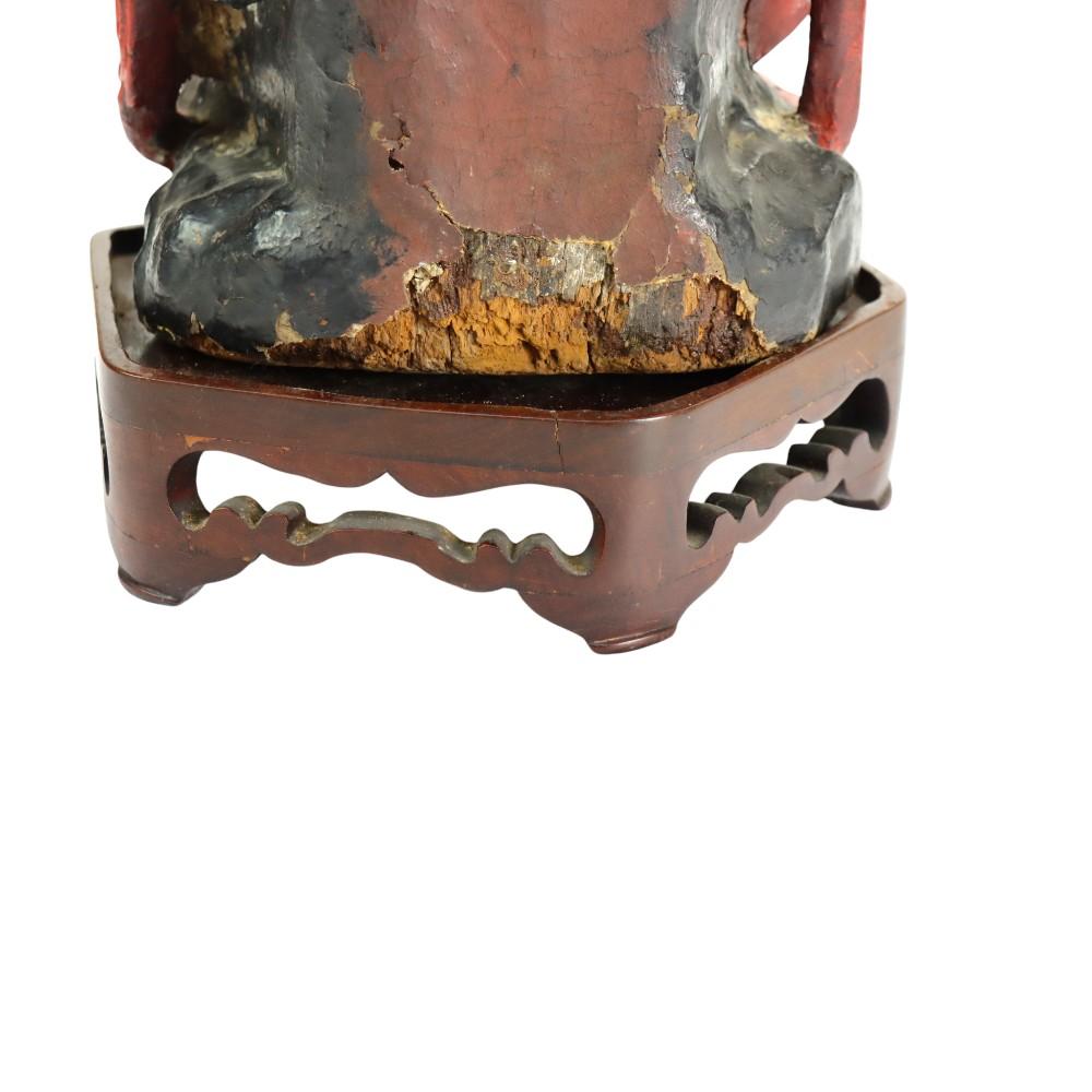 Large 18thC Carved Vermillion & Gilt Deity Statue en vente 1