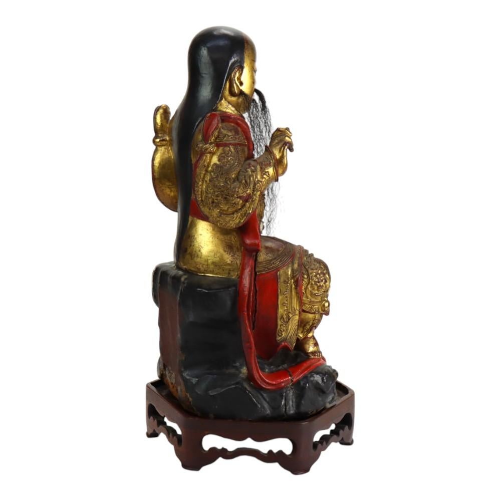 Large 18thC Carved Vermillion & Gilt Deity Statue en vente 2